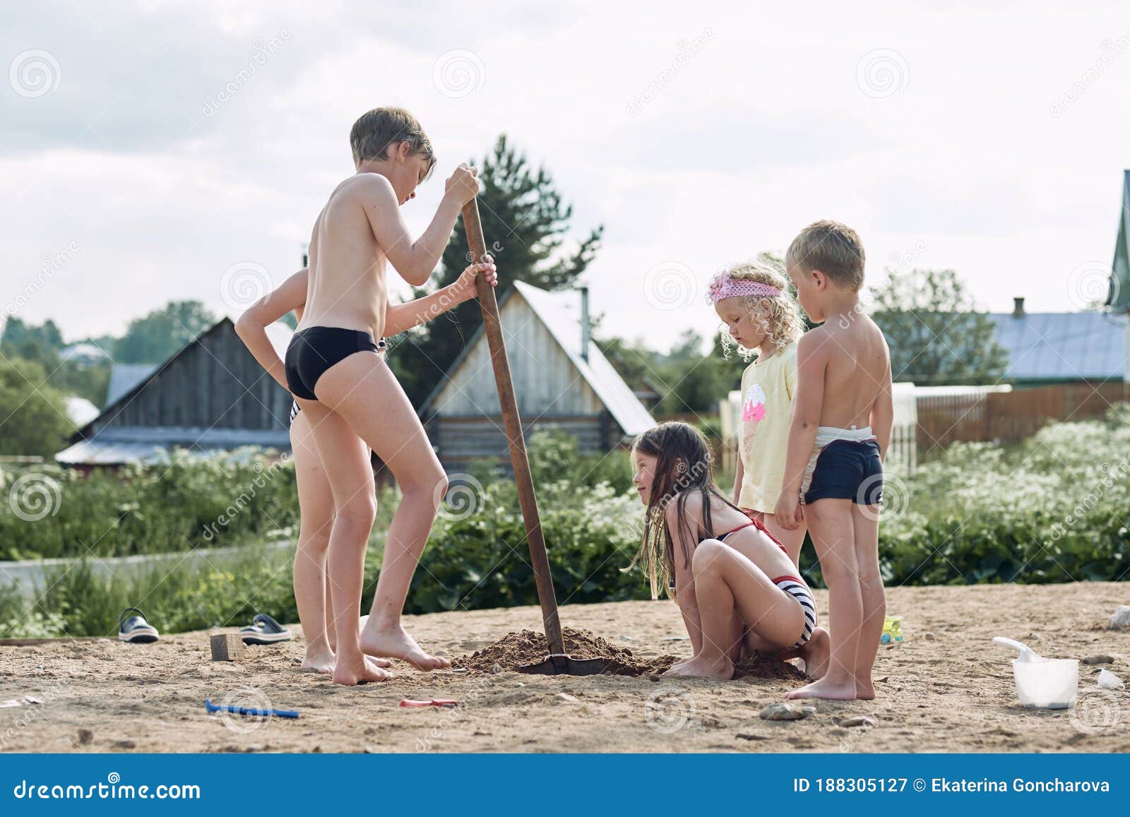 дети в трусиках 