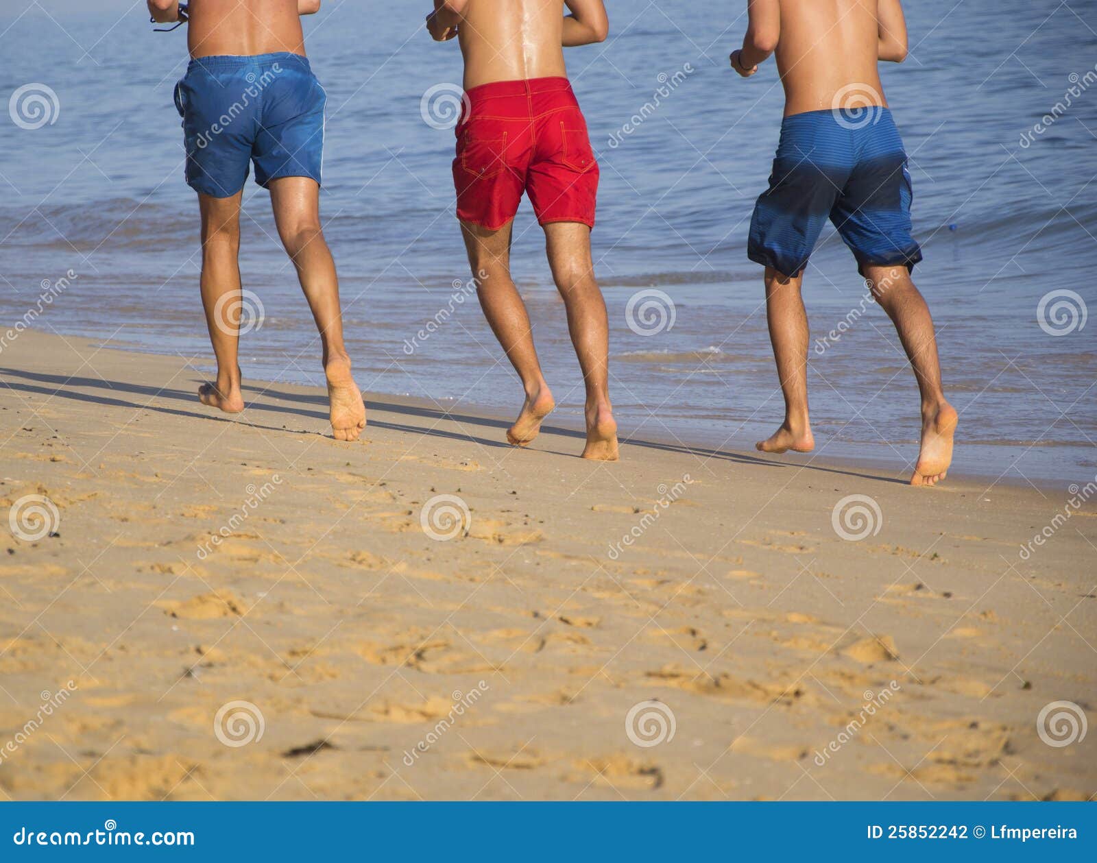 Голые Дети На Пляже Фото