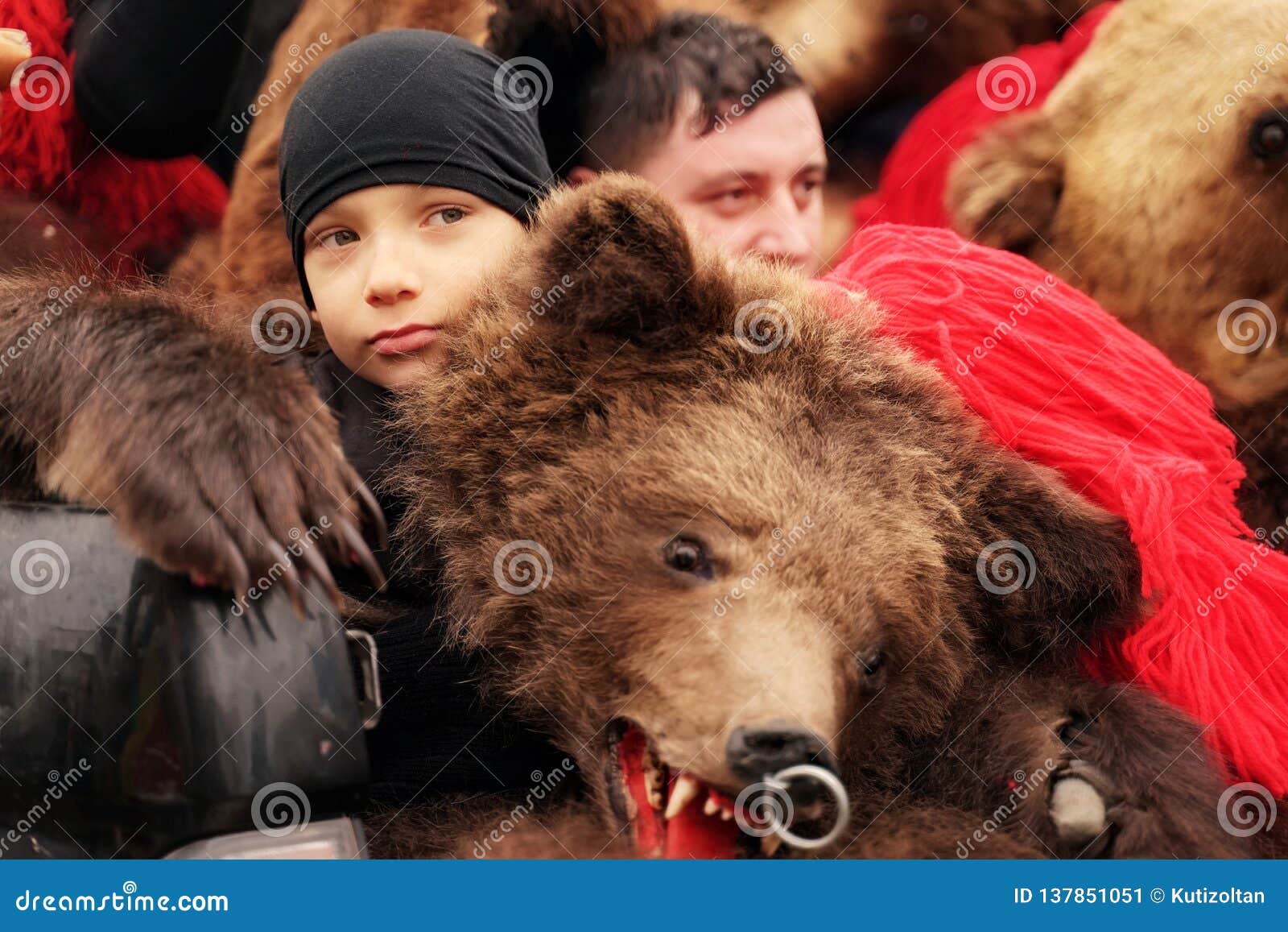 Медведь Мальчик Фото