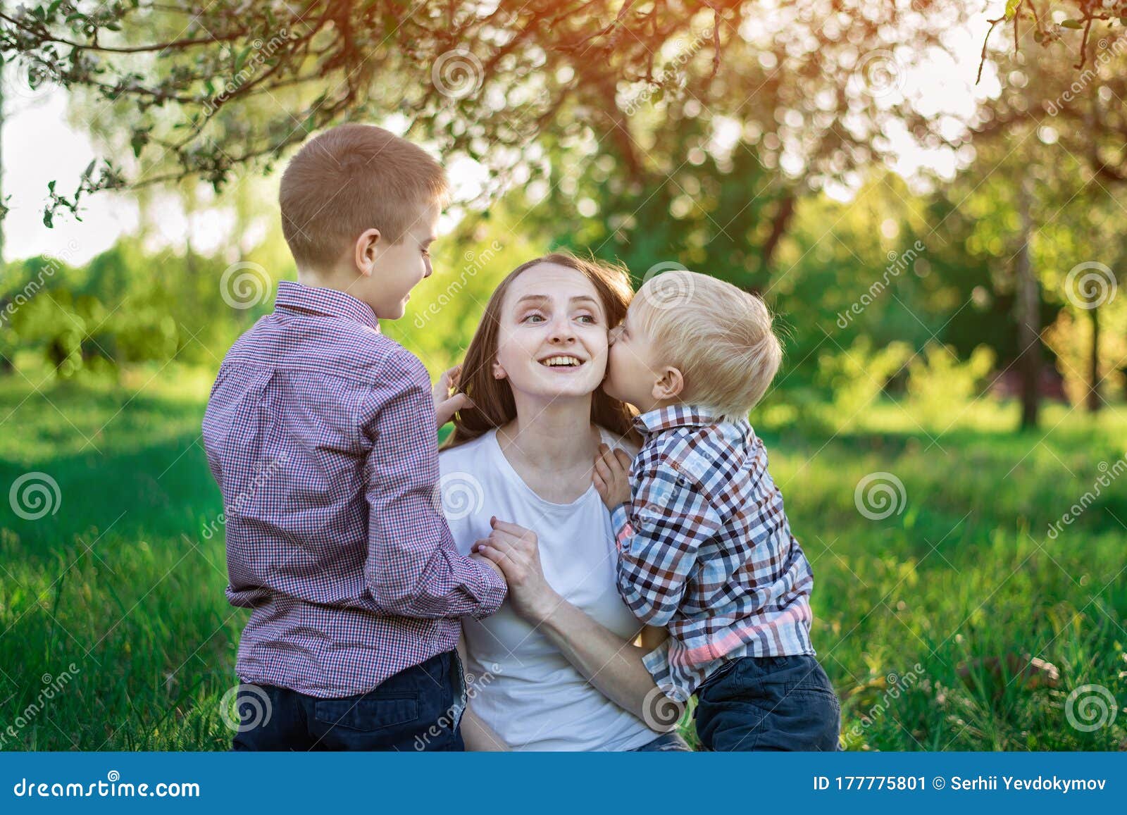 Мама и два сына русское