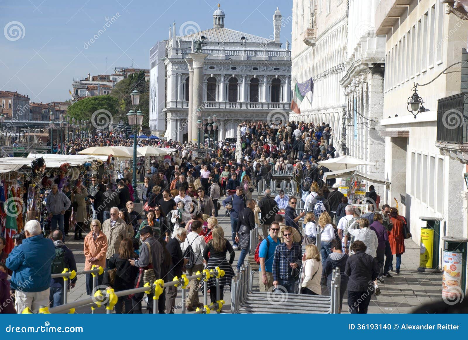 https://thumbs.dreamstime.com/z/%D0%BC%D0%B0%D1%81%D1%81%D0%BE%D0%B2%D1%8B%D0%B9-%D1%82%D1%83%D1%80%D0%B8%D0%B7%D0%BC-%D0%B2-%D0%B2%D0%B5%D0%BD%D0%B5%D1%86%D0%B8%D0%B8-%D0%B8%D1%82%D0%B0-%D0%B8%D0%B8-36193140.jpg