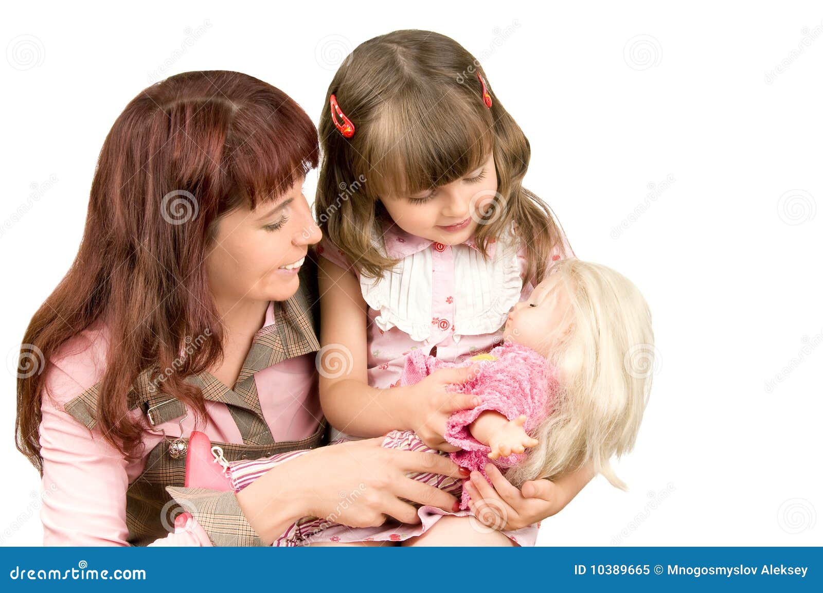 Игрушки про маму. Куклы для девочек. Мама и дочка. Девочка с мамой. Мама с дочкой играют в куклы.