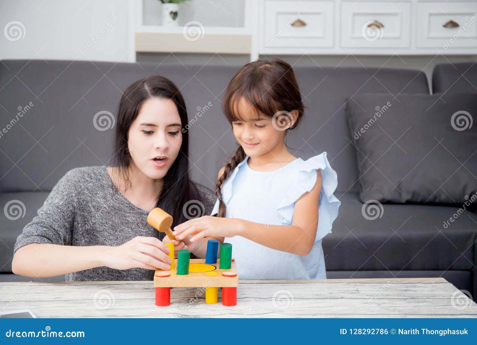 Moms teaching daughter. Children playing together on the Table. Ребенок и мама азиаты она его учит. The Family is playing with Toys on the Floor.