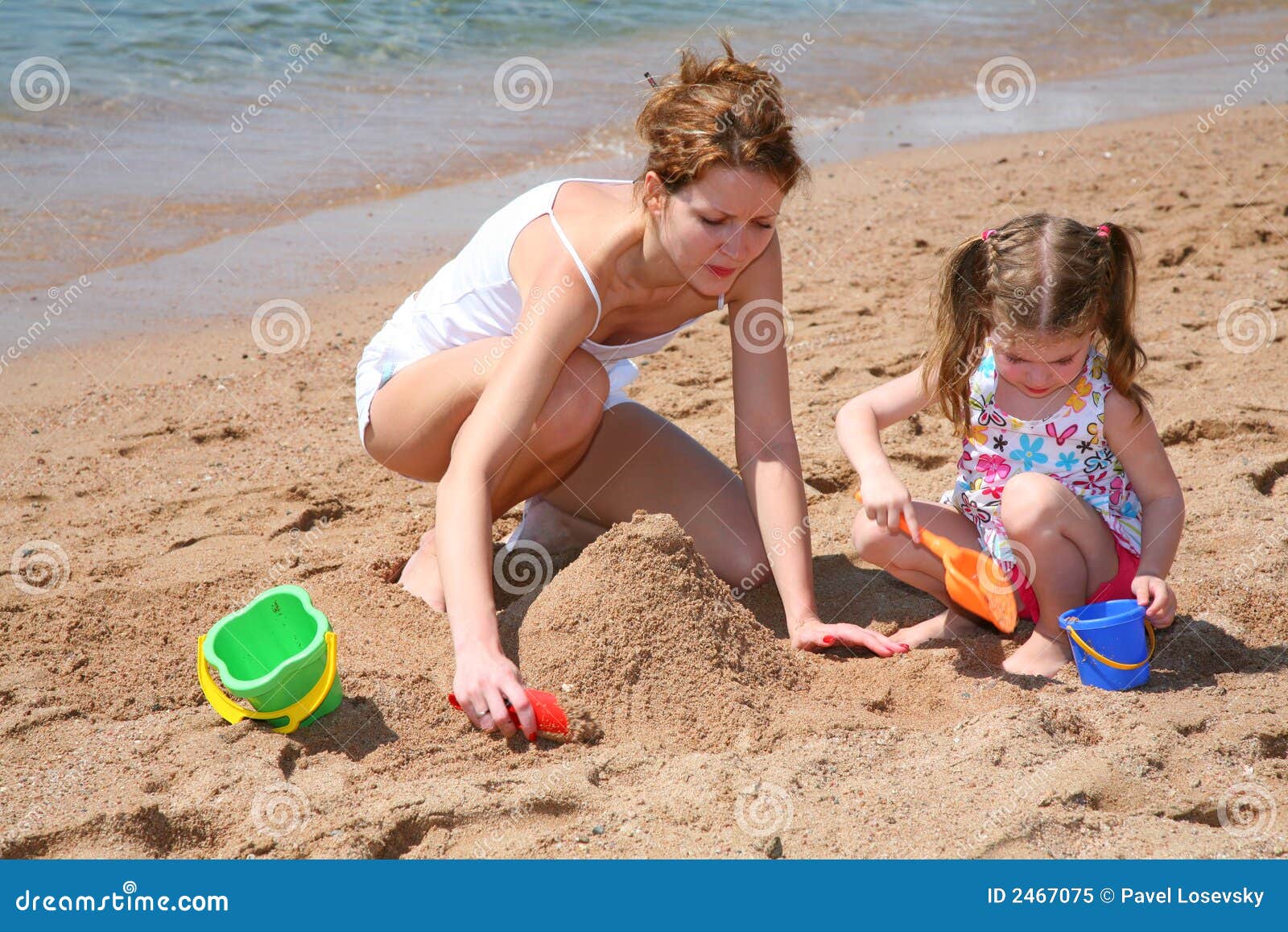 С мамой на нудистском пляже