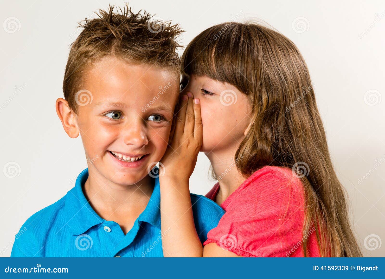 Девочек и про мальчиков что делают девочки с мальчиками. Девочка сидит нам мальчкие. Любовь мальчишек друг с другом. Юный мальчик девочка. Друзья мальчики.