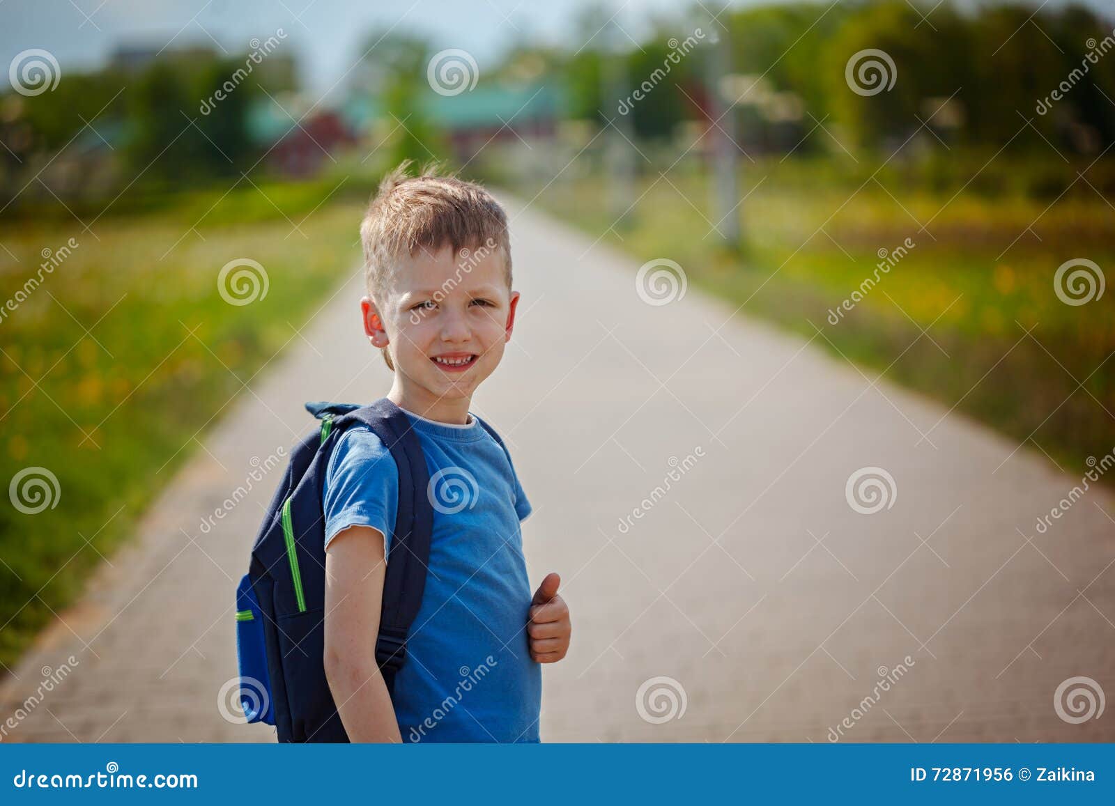 Попы школьников мальчиков. Мелкий школьник. Smile children schoolboy. Мелкий школьник с подом. В этом городе Южном я- маленький школьник.