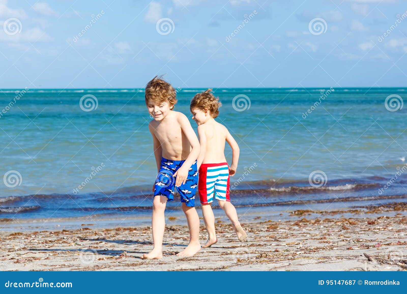 порно маленькие мальчики пляж фото 6