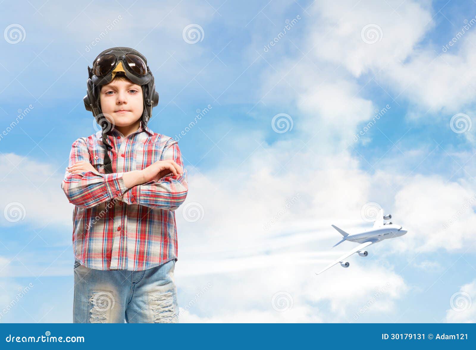 Мальчик мечтал стать летчиком грозовая туча. Мальчик летчик. Мальчик мечтает быть пилотом. Пилот для детей. Мальчик в летном шлеме.