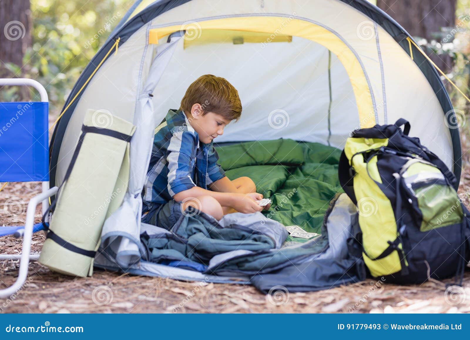 Camping boys. Палатки для мальчиков. Boyscout палатка. Поход кемпинг дети. Дети внутри палатки.