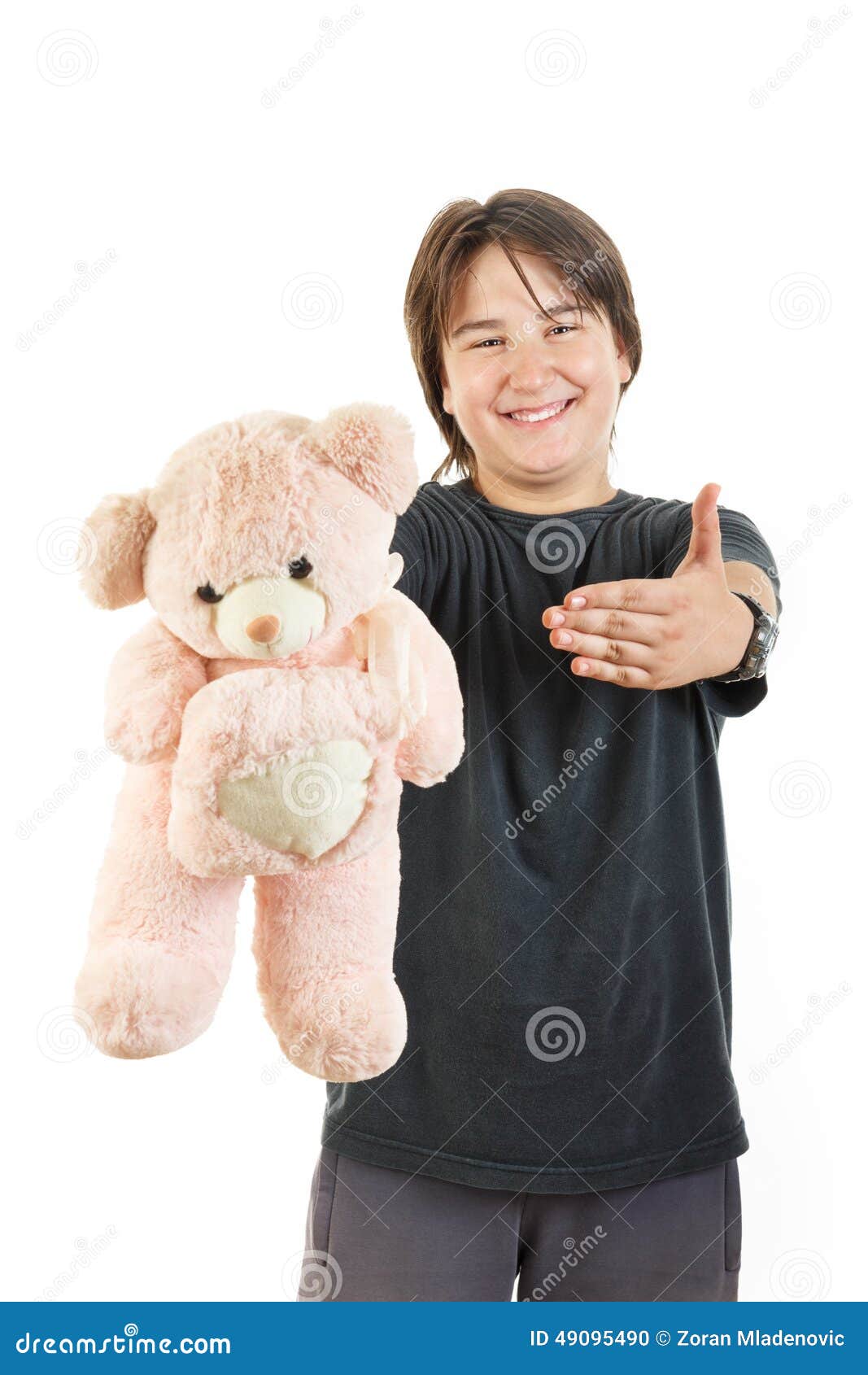 ребенок с игрушкой в руках. красивые погремушки для новорожденных. игрушка на руку. младенец с погремушкой. ребенок с игрушкой в руках.