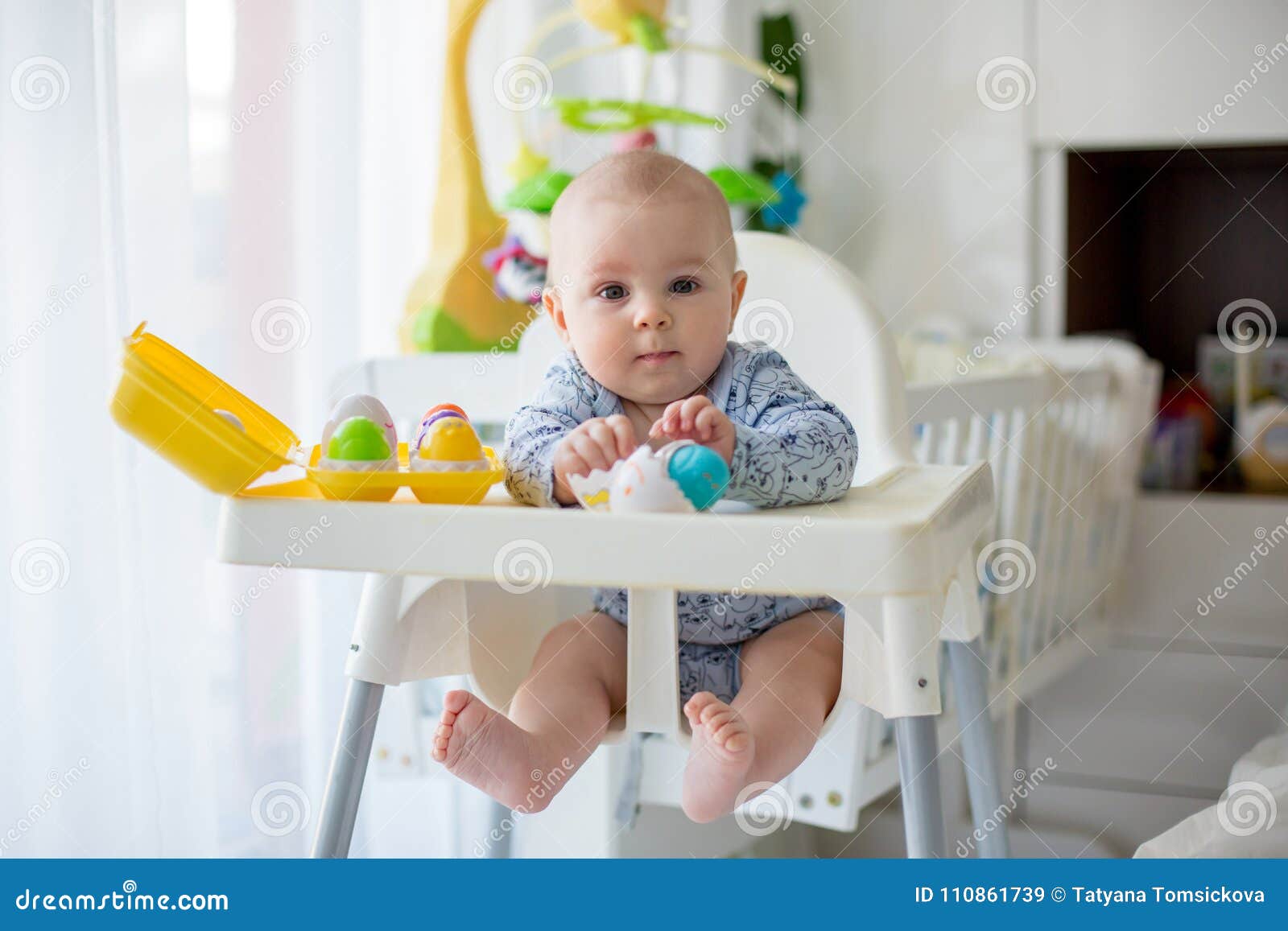 стул новорожденного с зеленью