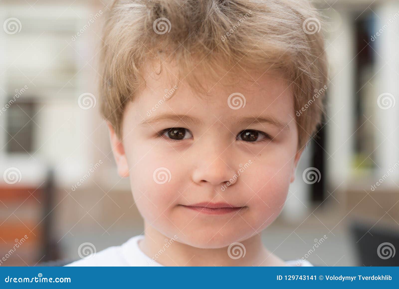 Milyj Stil Prichesok Dlya Korotkih Volos Malenkij Rebenok S Stilnoj Strizhkoj Malenkij Rebenok S Korotkoj Strizhkoj Nebolshoj Mal Stokovoe Izobrazhenie Izobrazhenie Naschityvayushej Volos Nebolshoj 129743141