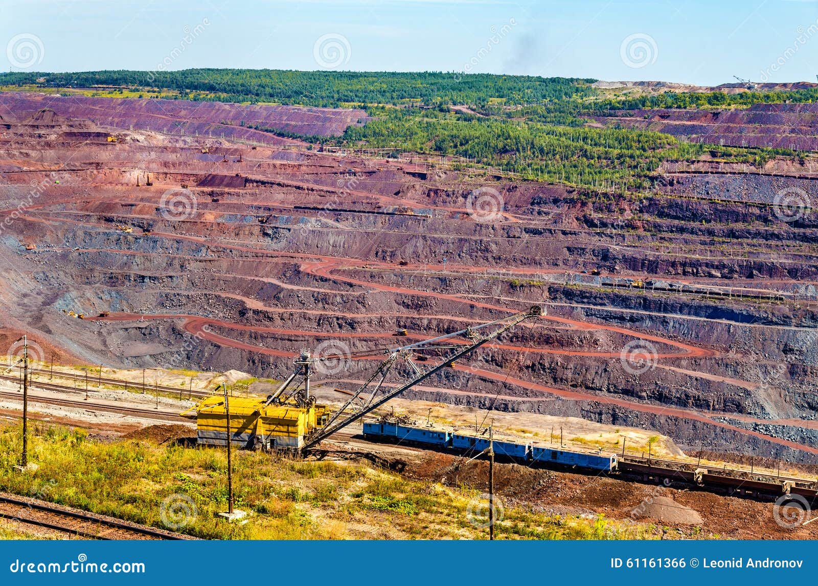 место разработки руды 5. медный рудник эскондида чили. железорудная провинция хамерсли (австралия). лебединский гок карьер. бингем-каньон (юта, сша).