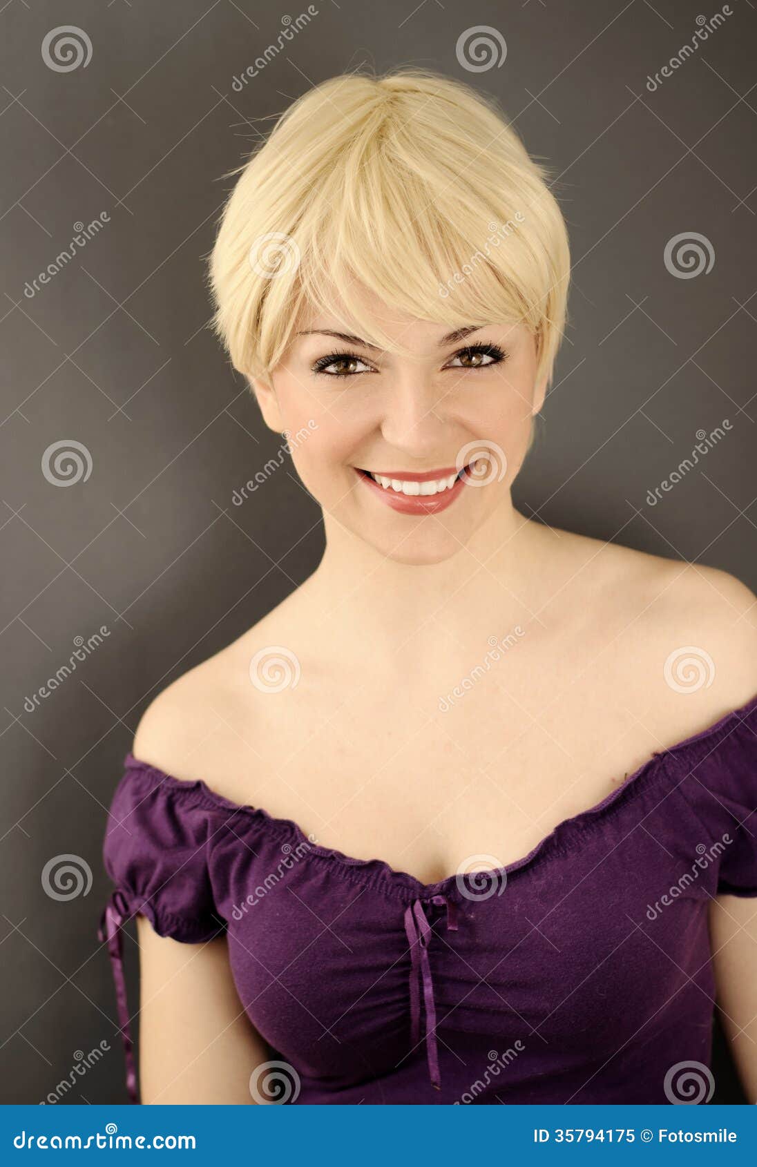 Девушка С Короткими Светлыми Волосами Фото