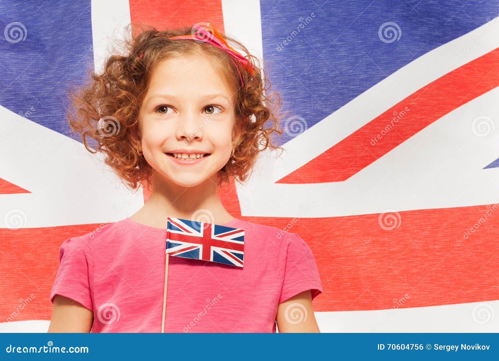 Девочка на английском написать. Девочки Великобритании. Девочка из Англии. Девочка с британским флагом. Ребенок с английским флагом.