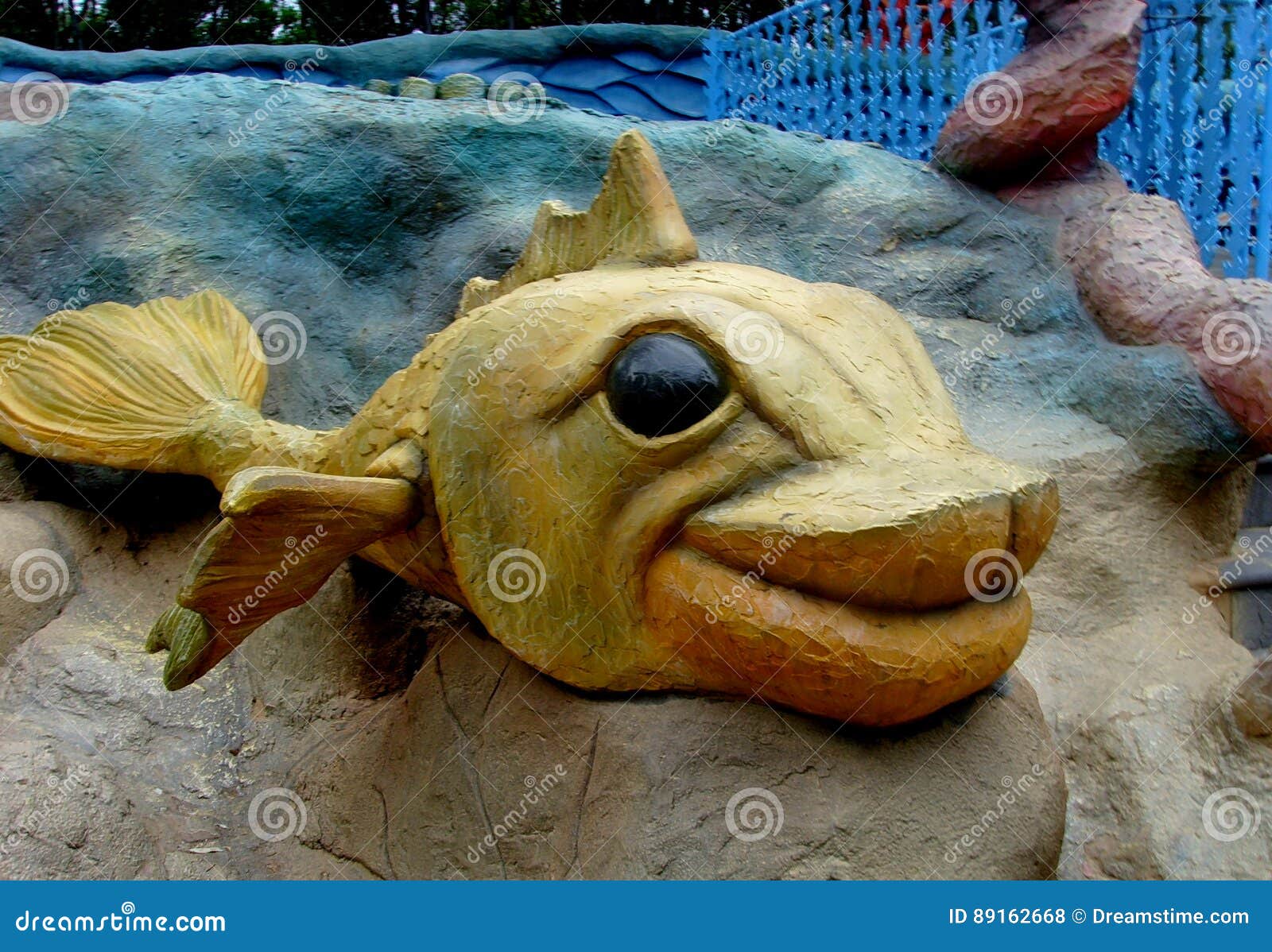 Милые желтые рыбы с огромными губами Стоковое Фото - изображение  насчитывающей мило, красивейшее: 89162668