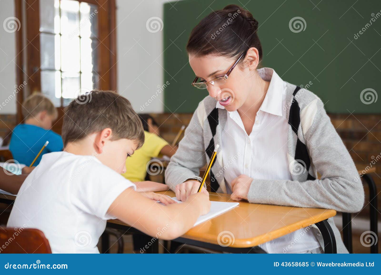 смешные моменты в школе. после школы в учительской. после школы в учительской. приколы в школе над учителями. после школы в учительской.