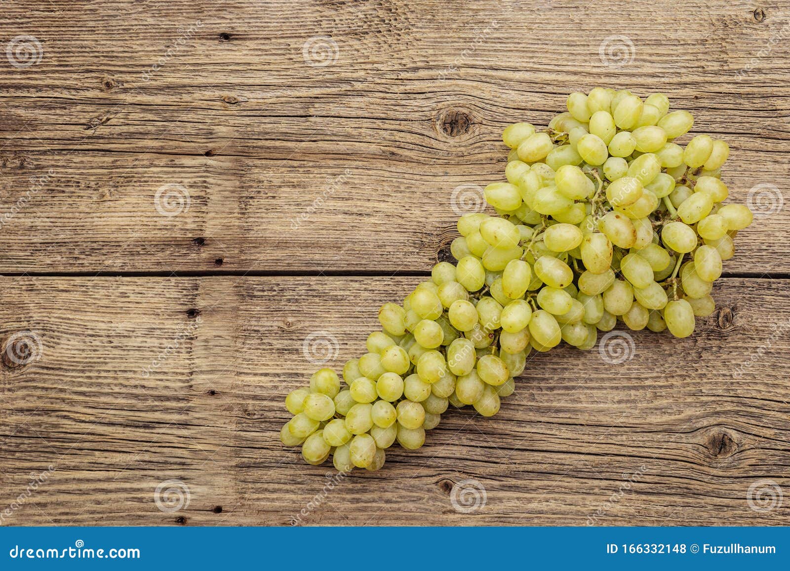 Много сладкого зеленого бессемянного сорта винограда Стоковое Фото -изображение насчитывающей тип, космос: 166332148