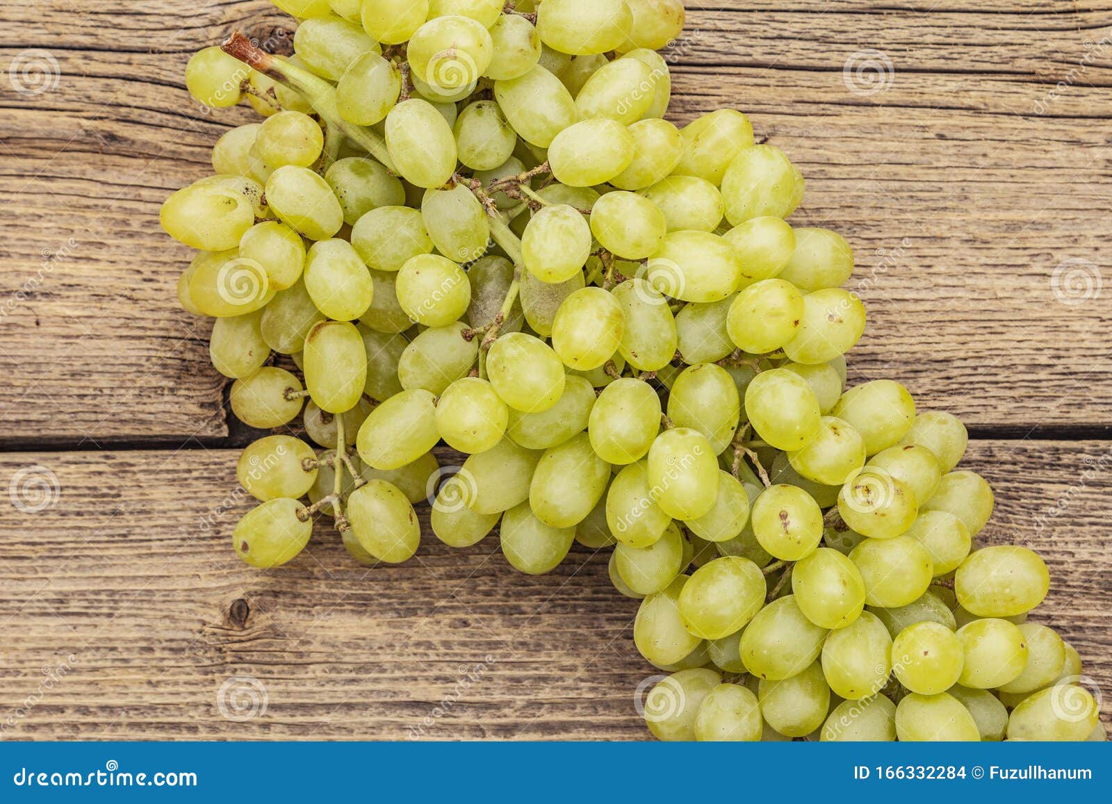 Много сладкого зеленого бессемянного сорта винограда Стоковое Фото -изображение насчитывающей свеже, ягод: 166332284