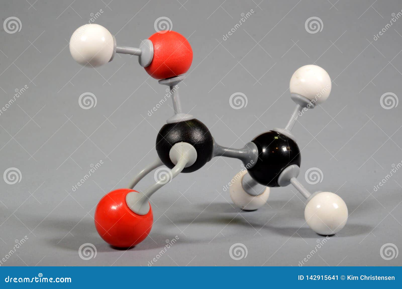 Уксусная кислота решетка. Уксусная кислота молекулярная или немолекулярная. Уксусная кислота и р2о5. Уксусная кислота черная картинка. Уксусная кислота sio2