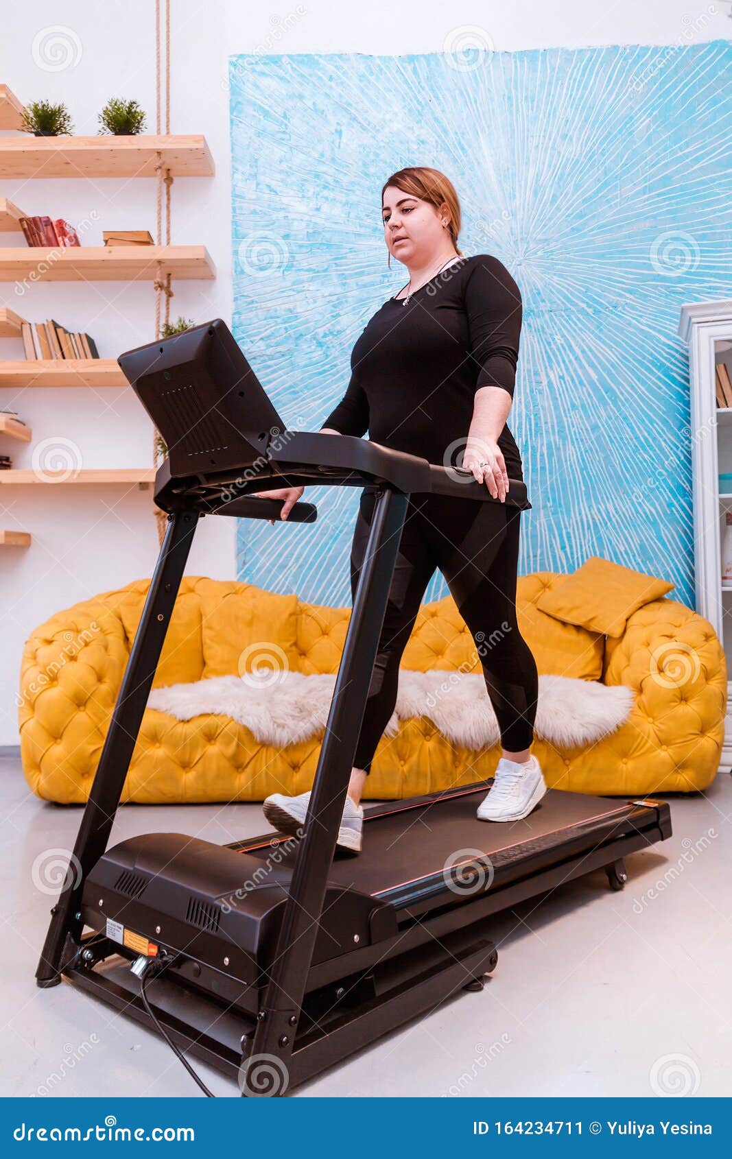 руки на беговой дорожке. электрическая беговая дорожка cybex 525t. дорожка для ходьбы. Pro fitness 3700 беговая дорошка. Treadmill monitor беговая дорожка.