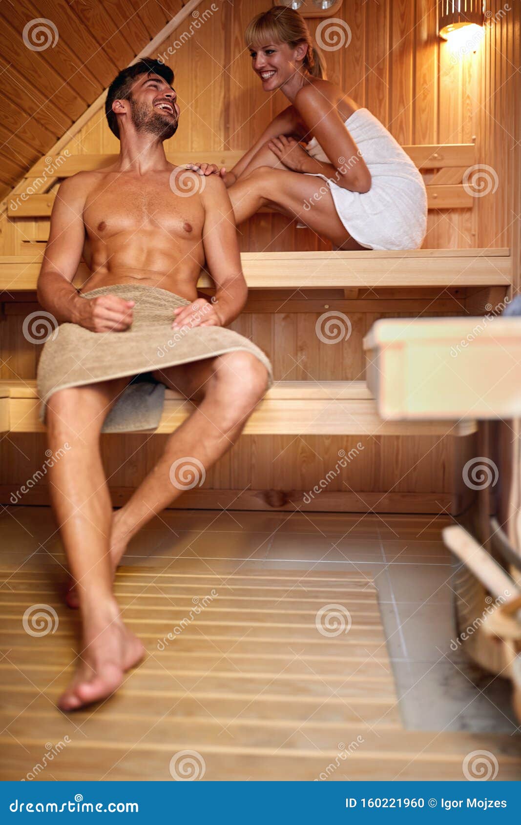 голых женщины и мужчина вместе в бане фото 103