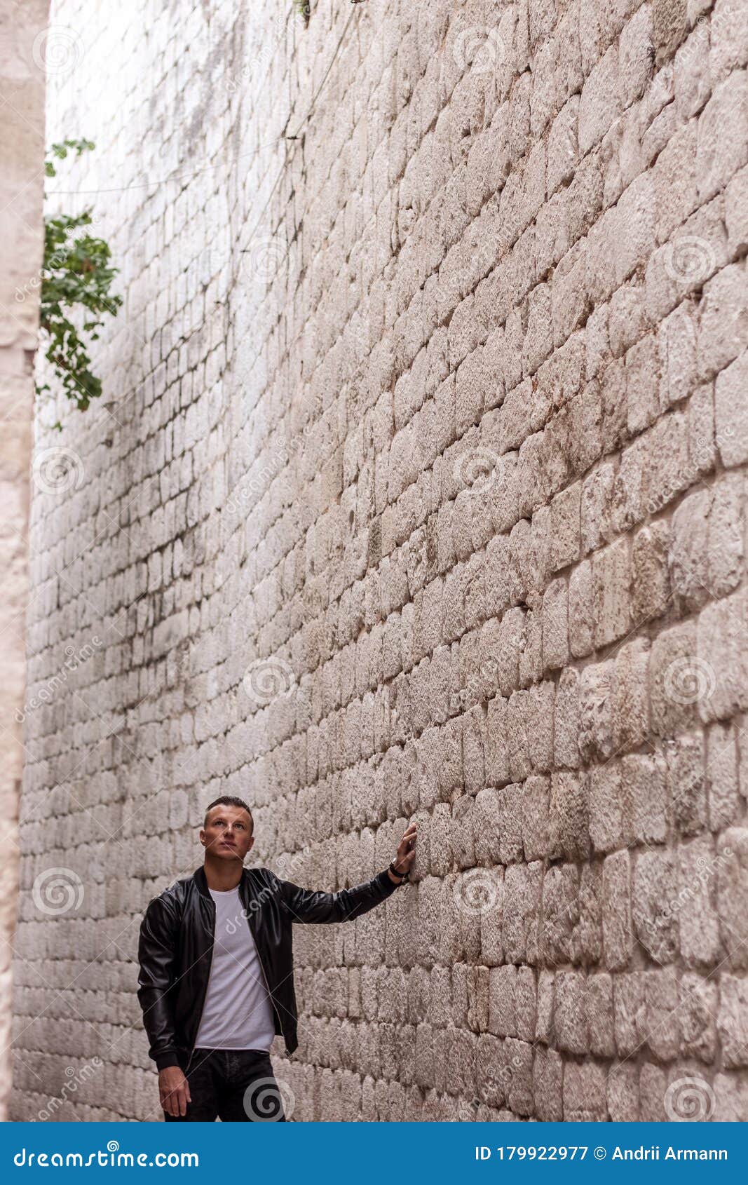 Человек Стена Фото