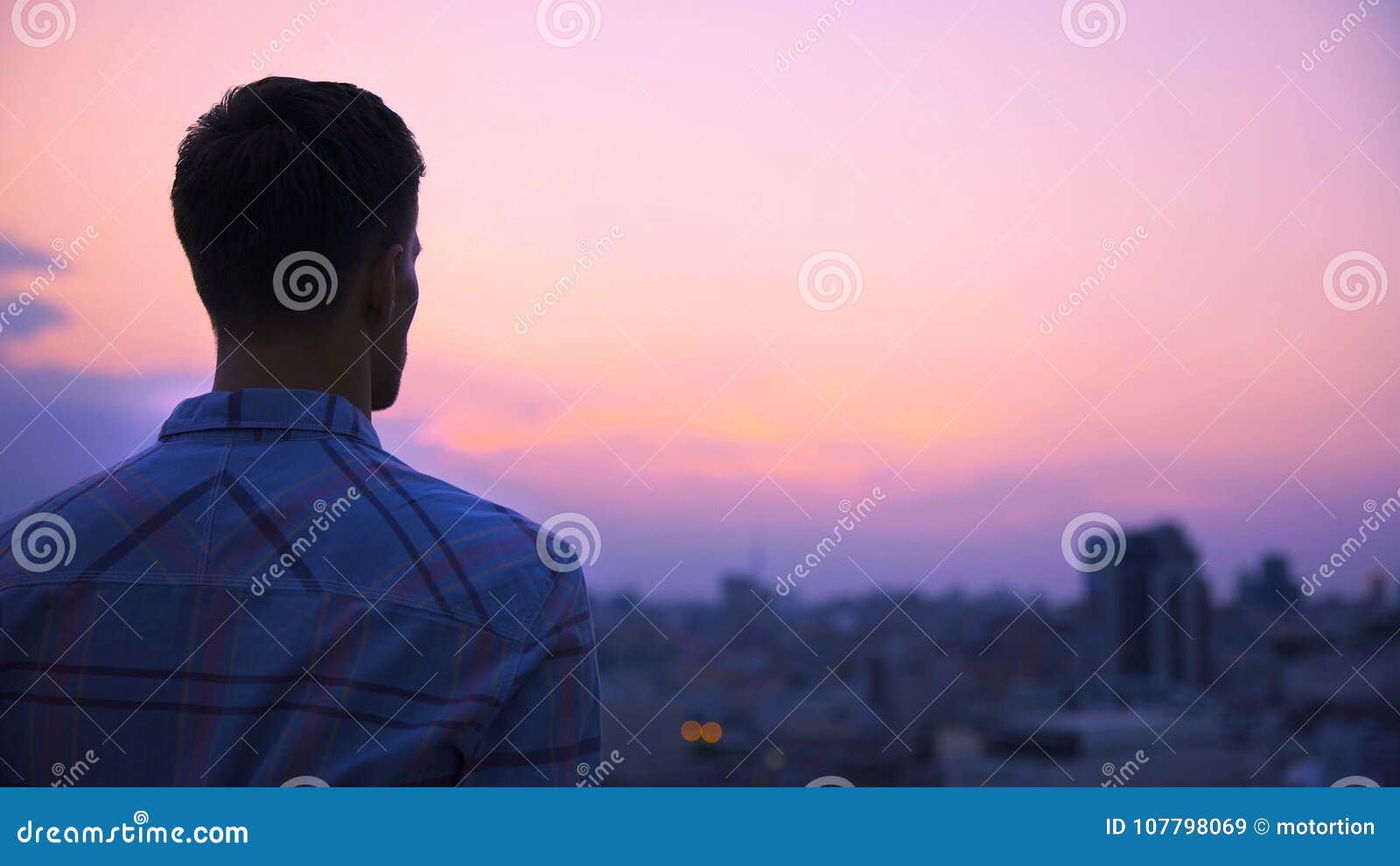 Years alone building. На закате в городе с людьми. Years alone building. Years alone building. Lonely girl city.