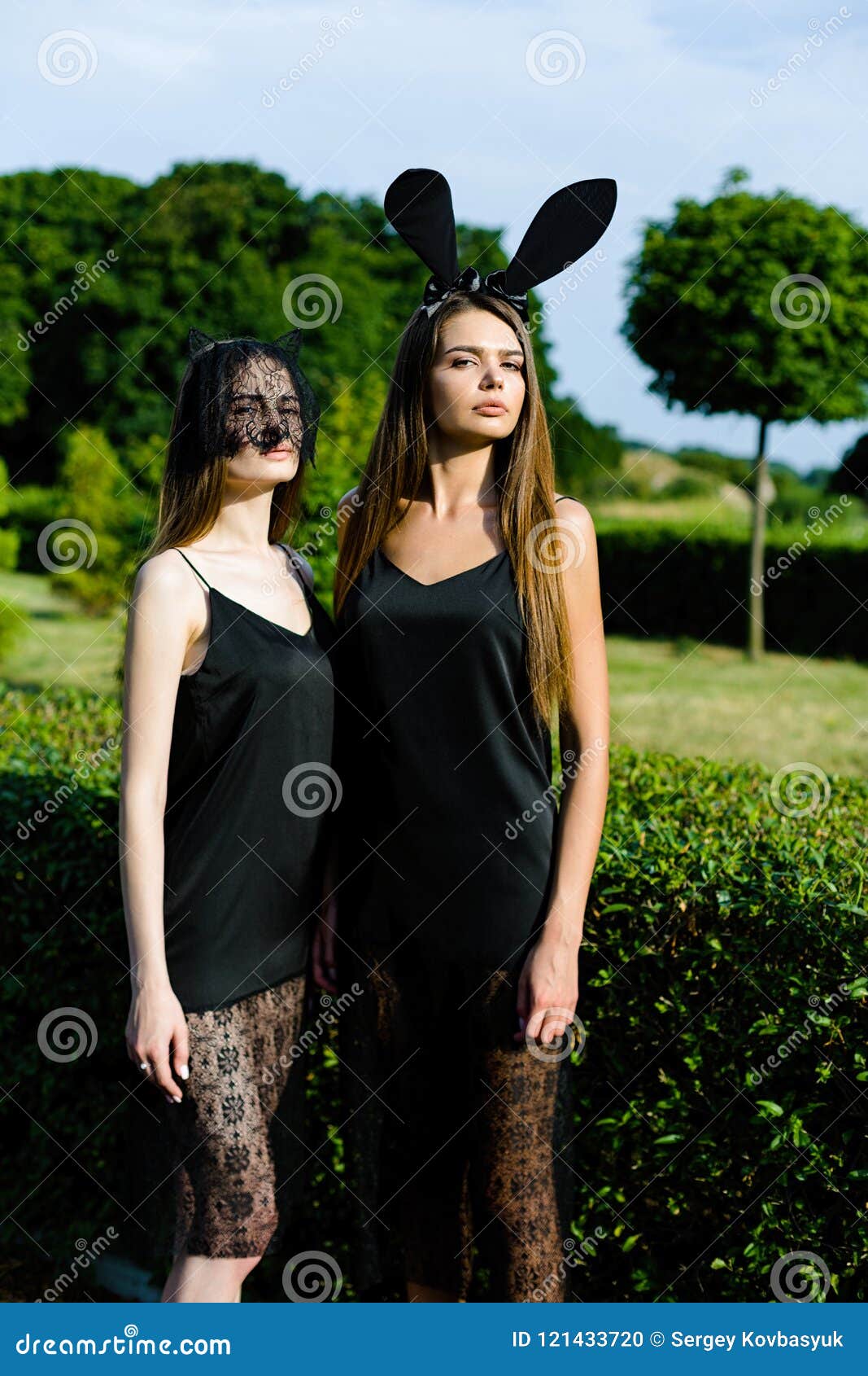 Женщины В Черных Платьях Фото