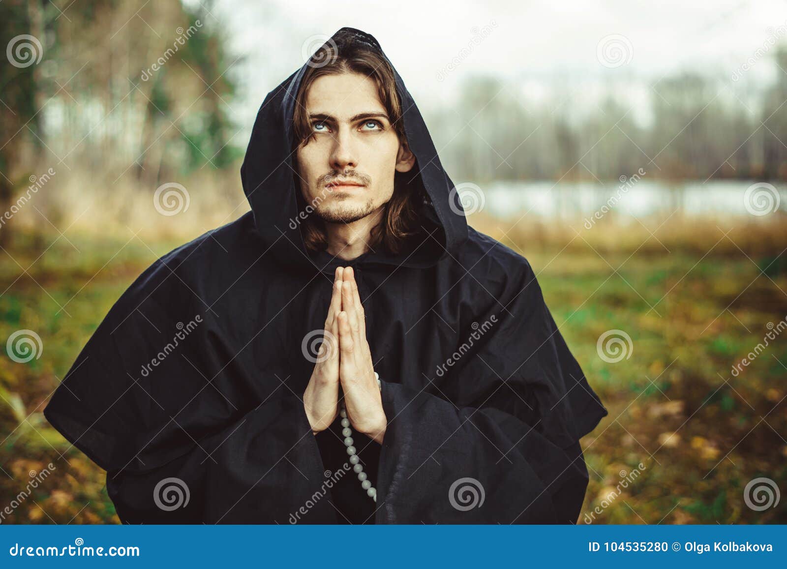 Монах com