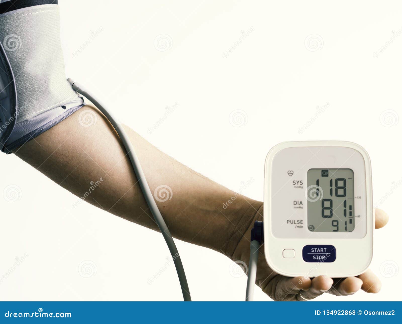 Разница в давлении на разных руках. Digital Blood Pressure Monitor. Разное давление на руках и ногах. Мединский терморегуляторы на руку для давления. Давление на руке и наноге индекс.