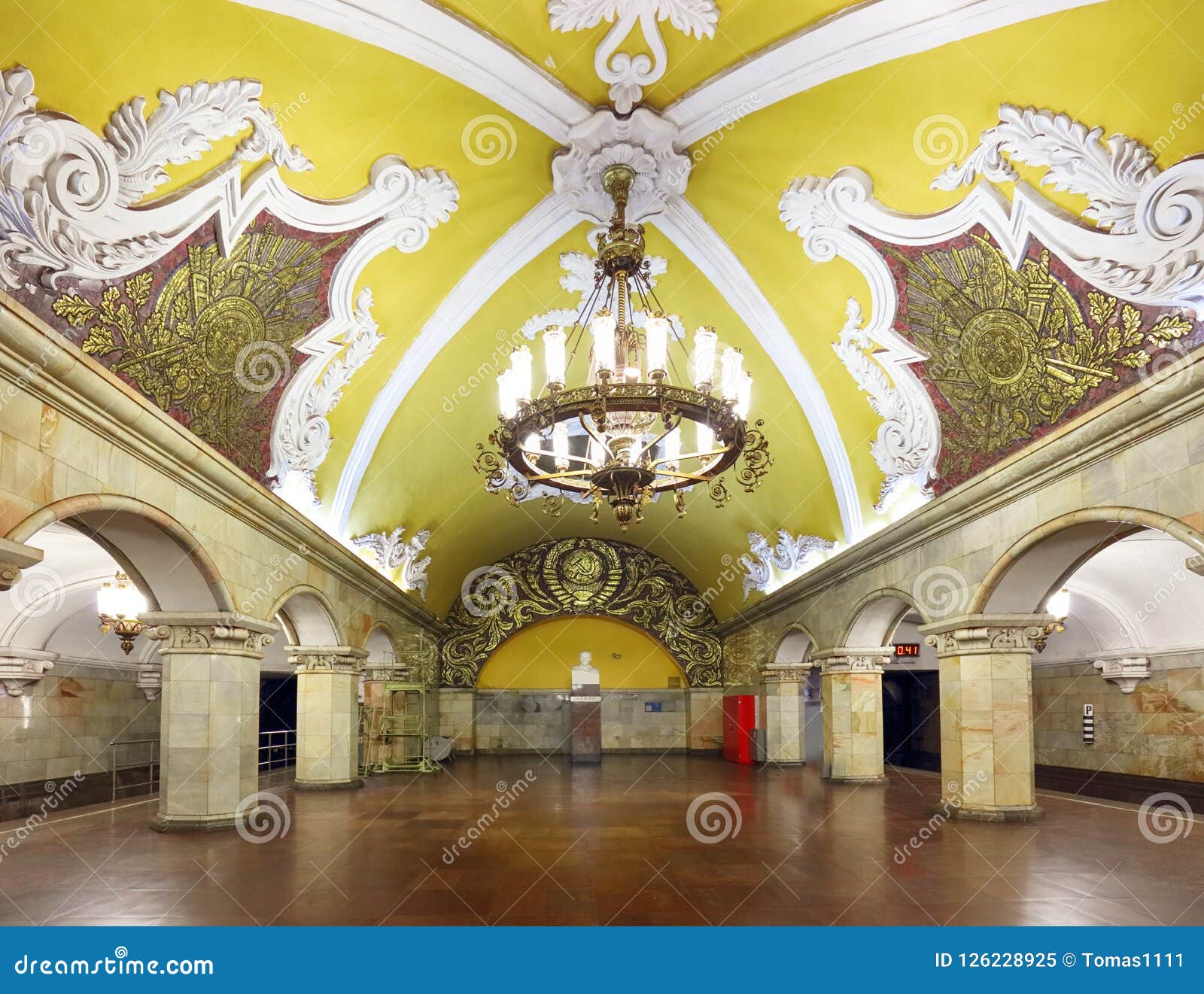 Экскурсия по москве от ярославского вокзала. Станция Комсомольская Кольцевая. Станция метро Комсомольская фото. Комсомольская Кольцевая фото. Станция Комсомольская фото внутри.