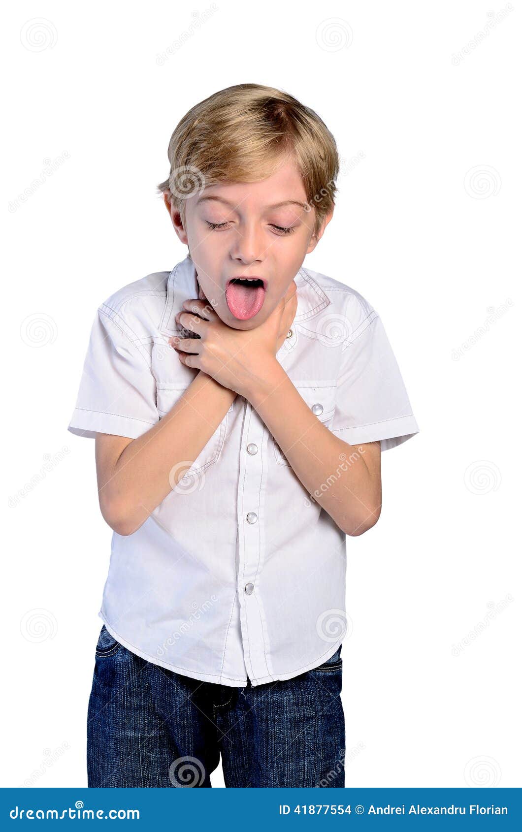 Нарушение шеи у мальчиков. Целует спину. Рука на плече ребенка. Neck brace woman. Мальчика шею взял.