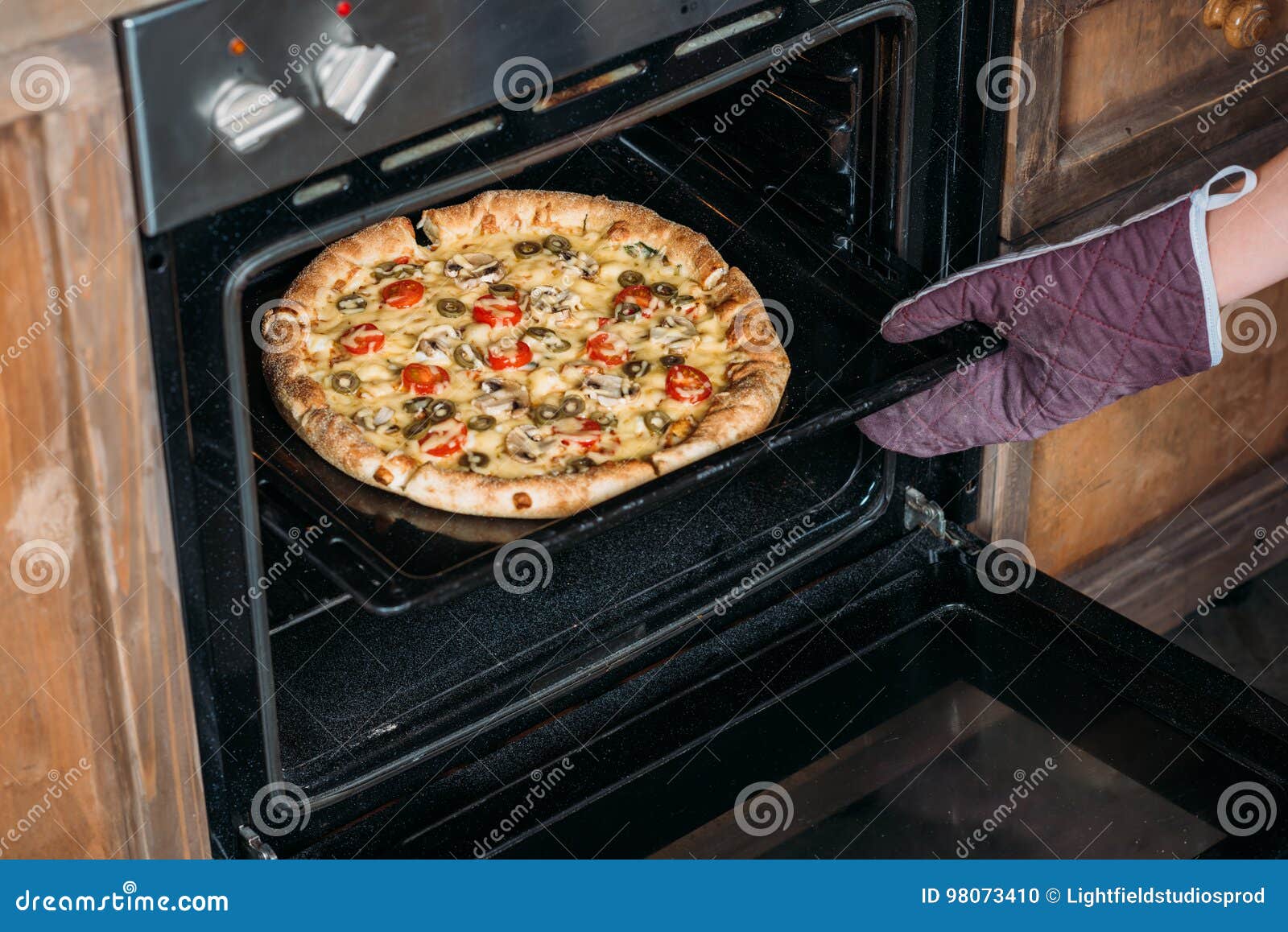 что положить в домашнюю пиццу в духовке фото 73