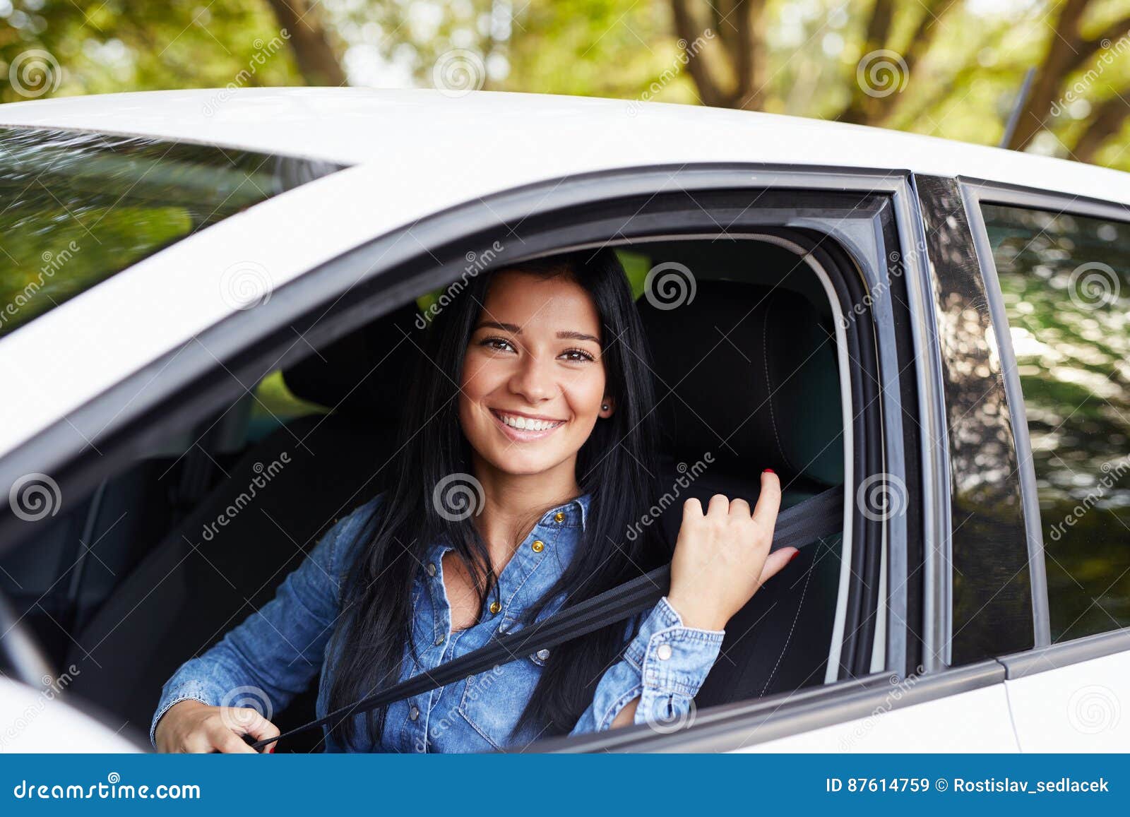 She a car now. Личный водитель женщина. Seat Belt in the car. Управление личным автомобилем. Ремень безопасности Сток.