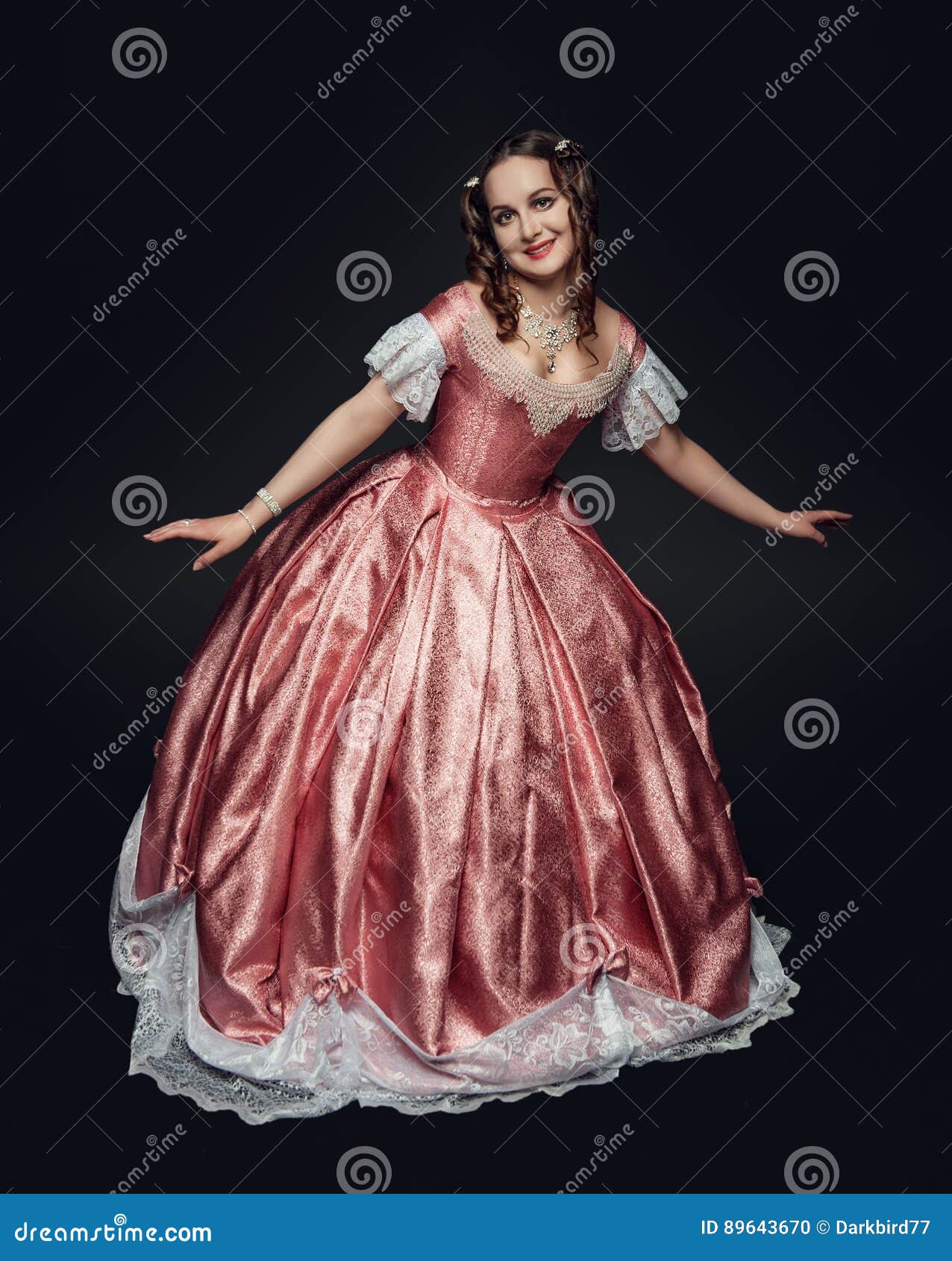 Реверанс в платье. Девушка в реверансе. Кэтрин пирс в платье 19 века. Реверанс рисунок. Реверанс и книксен.