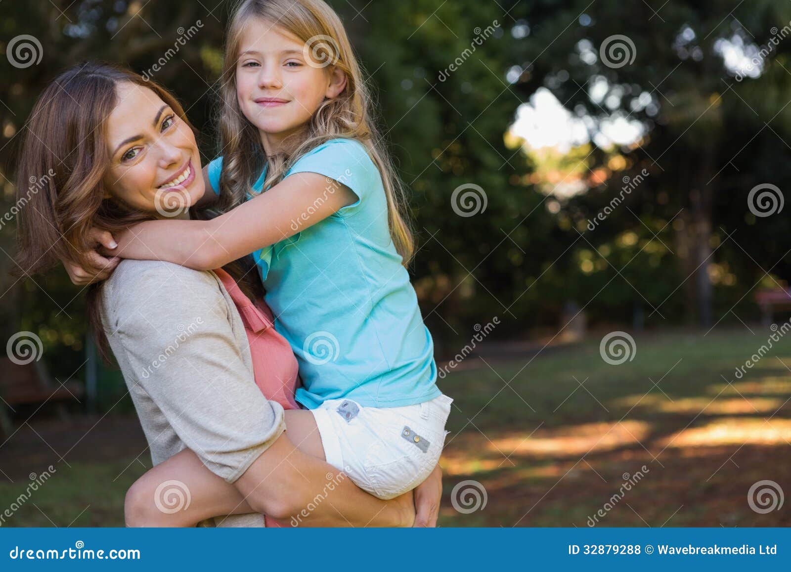 Ханна с дочкой. Красивая дочка. Богатые девочки 10 лет. Дочь домашнее. Она моя дочь.