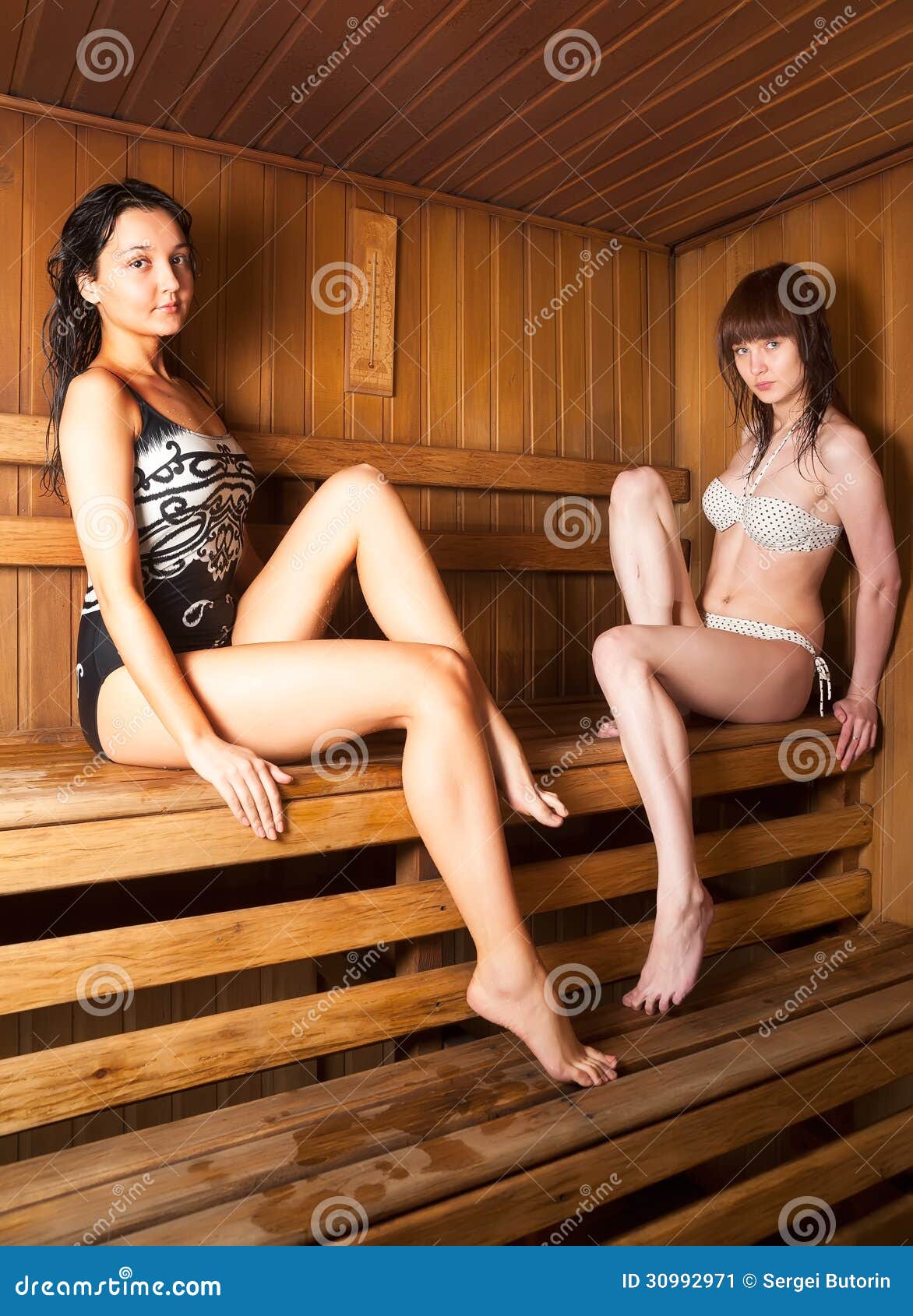 Молодые подружки в бане
