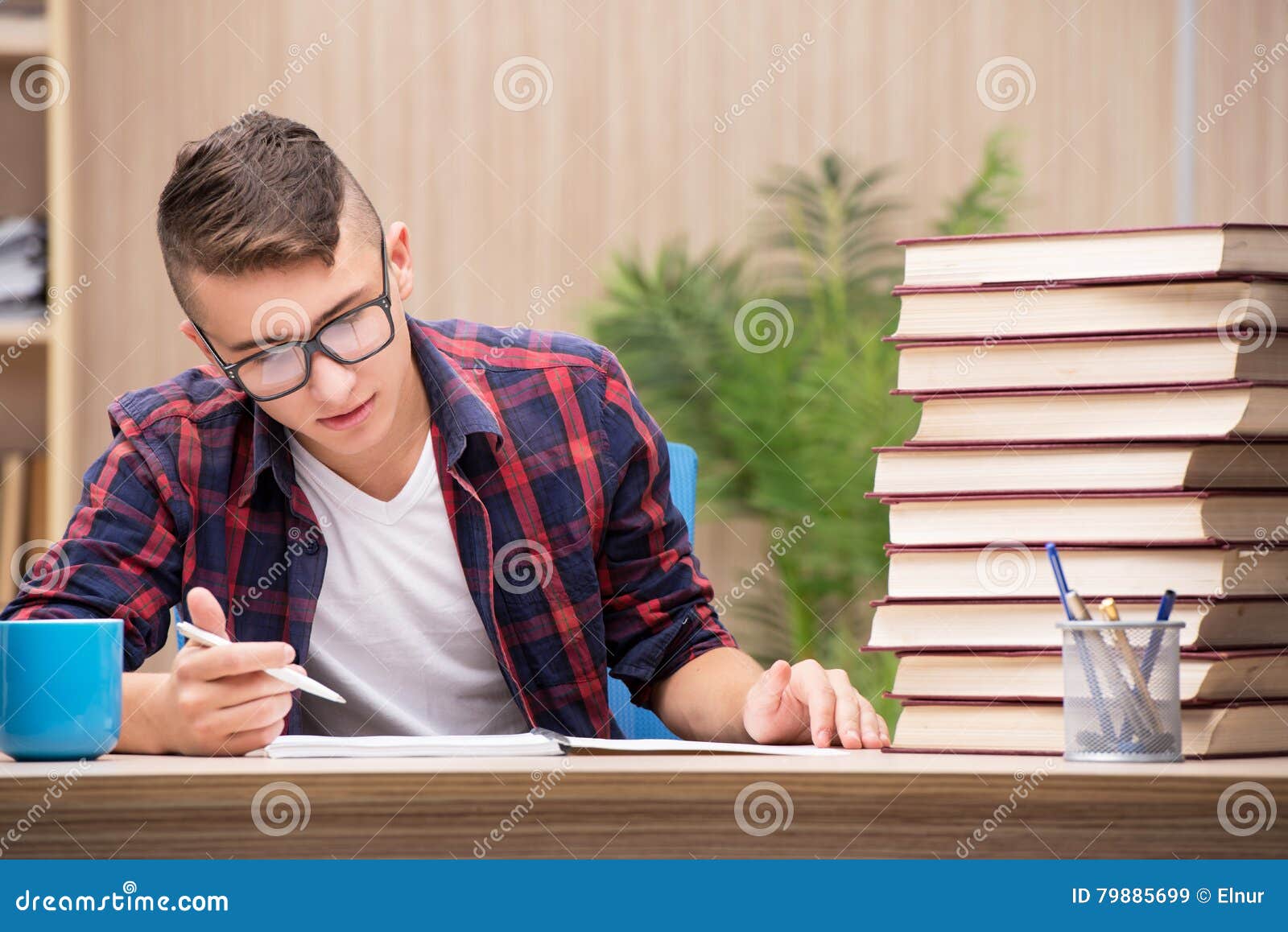 Студенты международных отношений. Студенты мгимо. Тир мгимо. Студенты мгимо мажоры. Студент мажор.