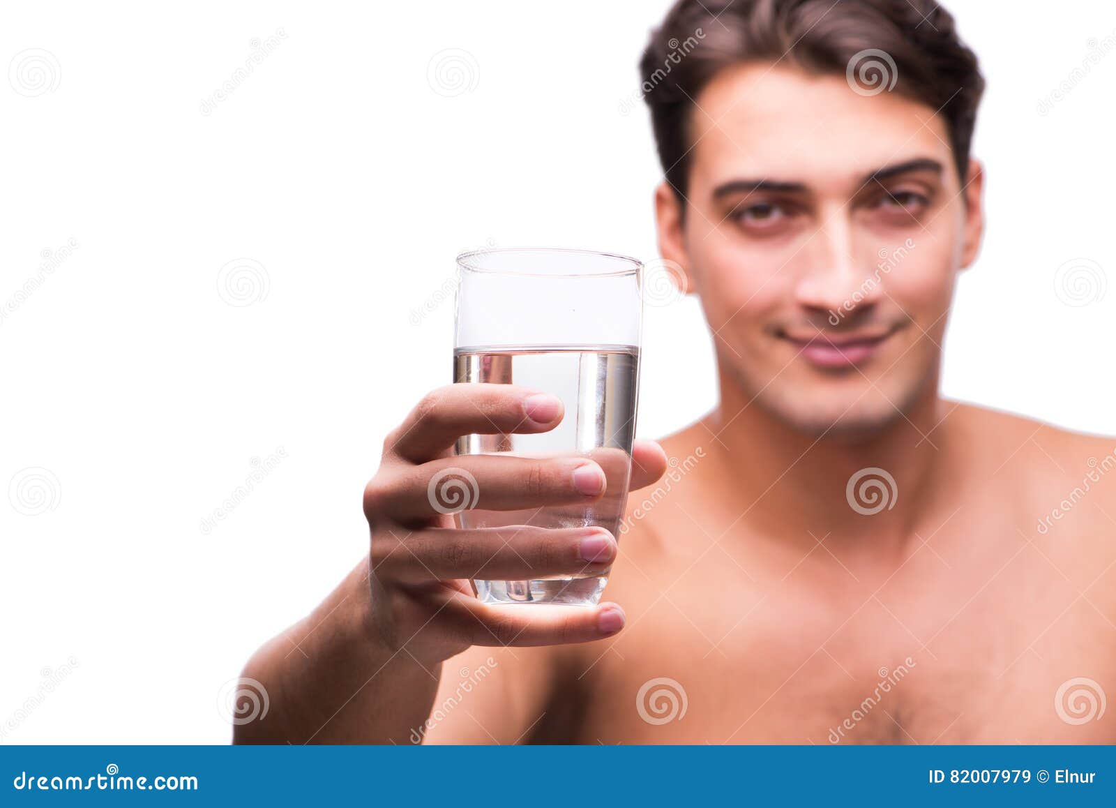 фабиан перез художник картины. мужчины за столом выпивают. мужчина с бутылкой. парень со стаканом воды. человек с бокалом виски.