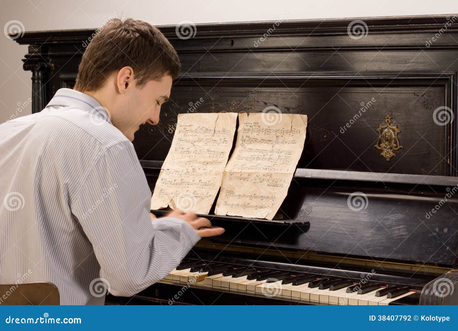 He can play piano. Young man Plays Piano. Врач играет на рояле. He can Play the Piano.