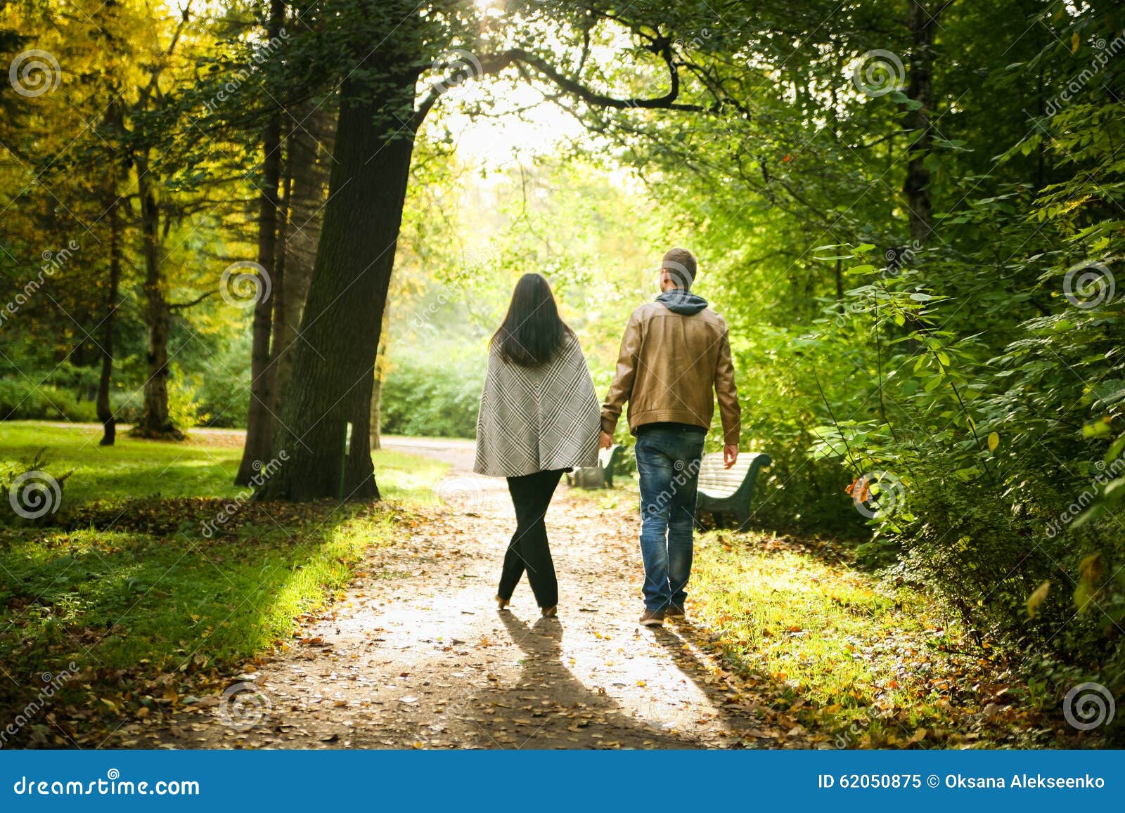 Знакомый прогулка. Прогулка на природе. Рюкзак для молодежи. Знакомый прогулка. Вечерняя прогулка.