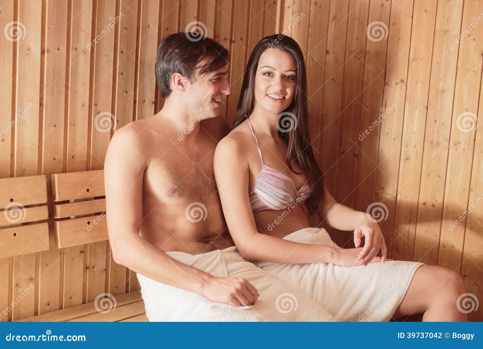 мы с сестрой моемся в бане голыми фото 76