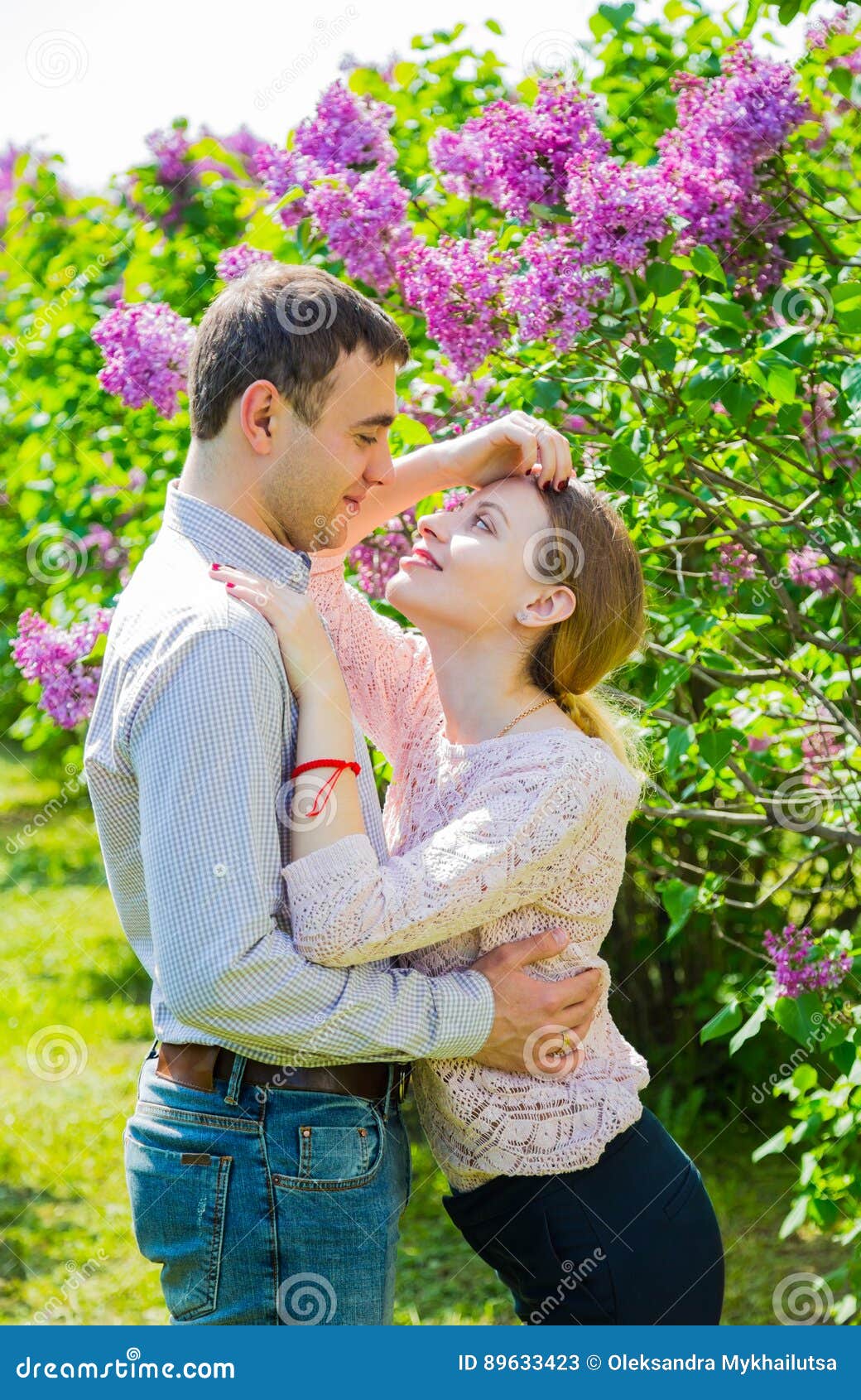 Влюбленные в сирени