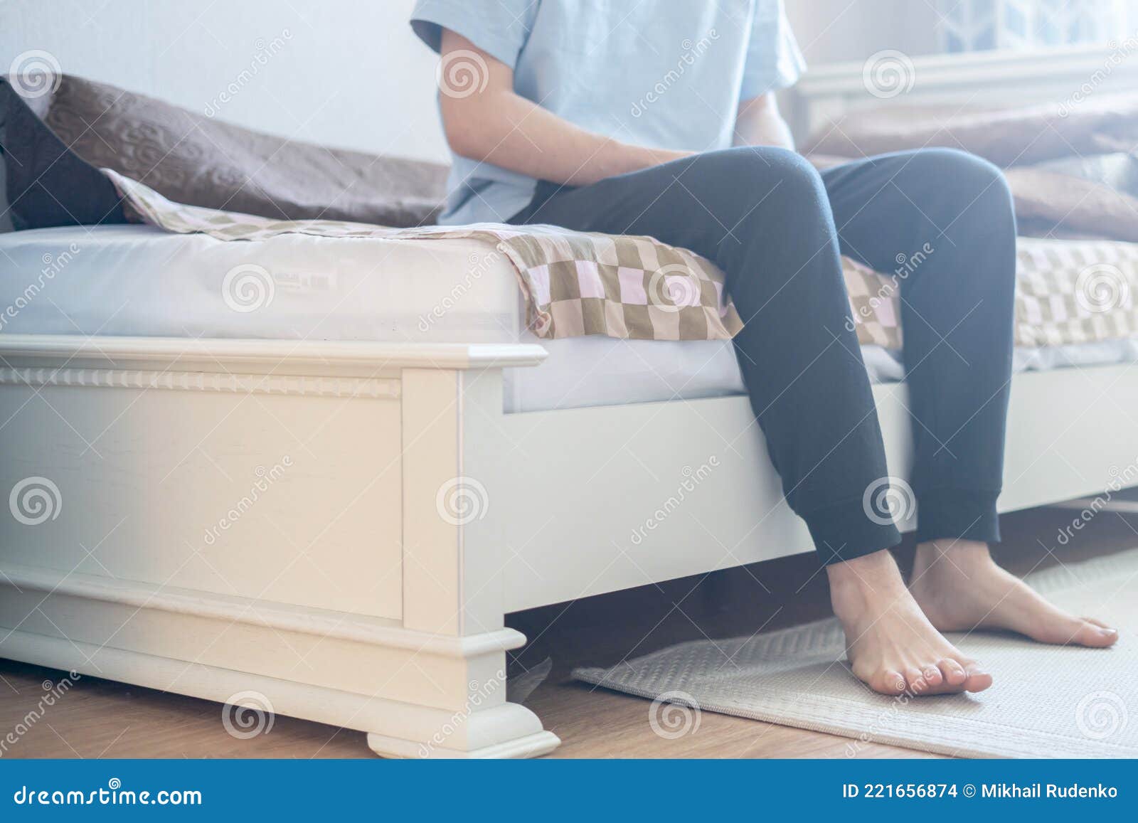 Сидящий Кровати Фото
