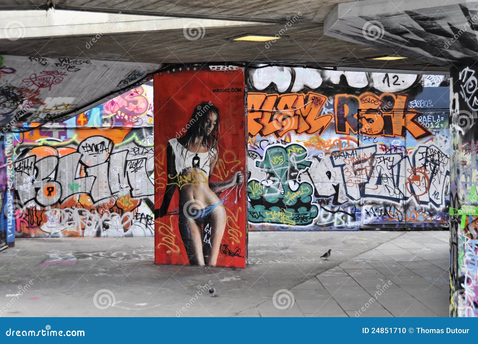 граффити на голых женщинах фото 49