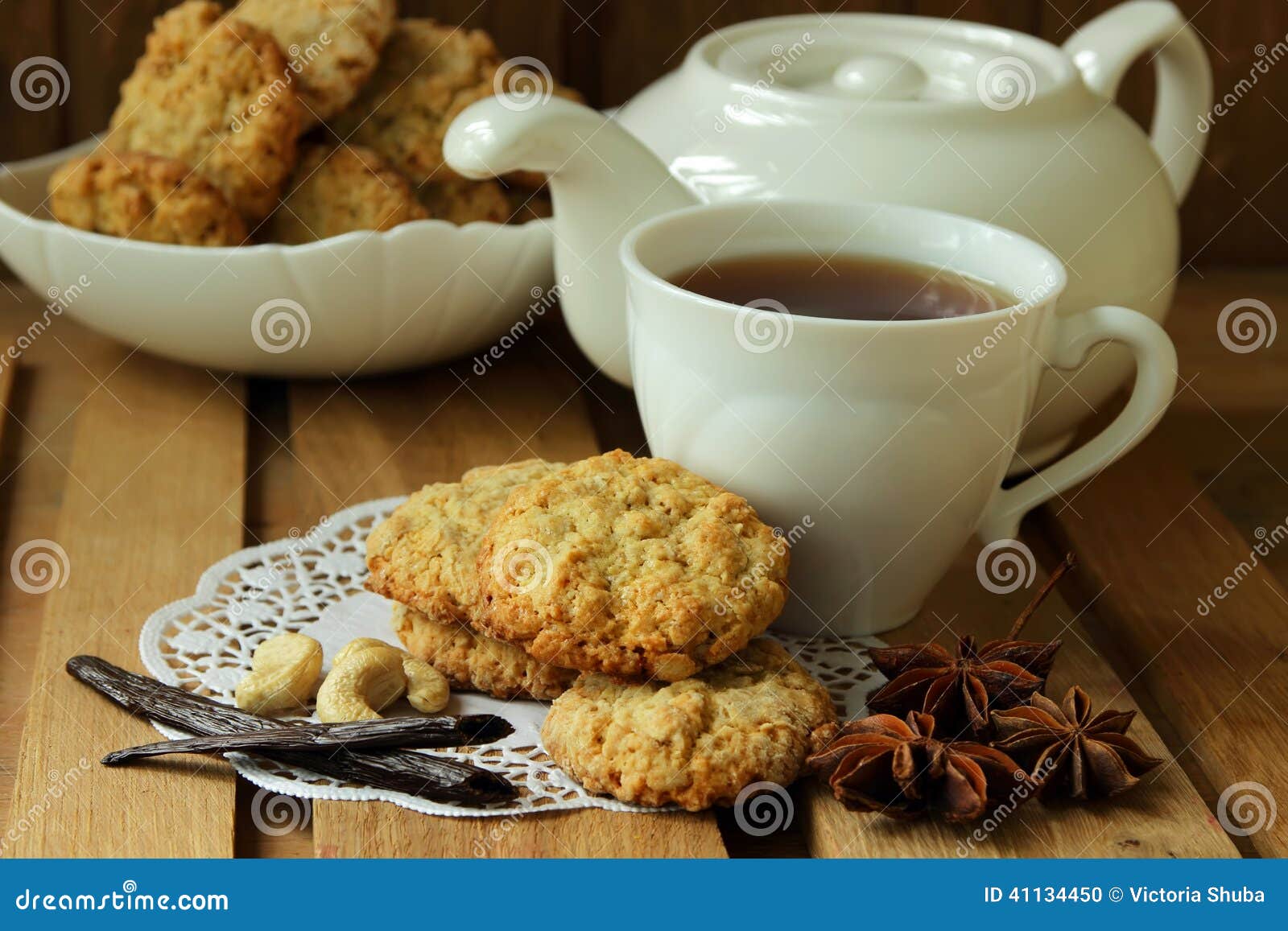 Чай с овсяным печеньем
