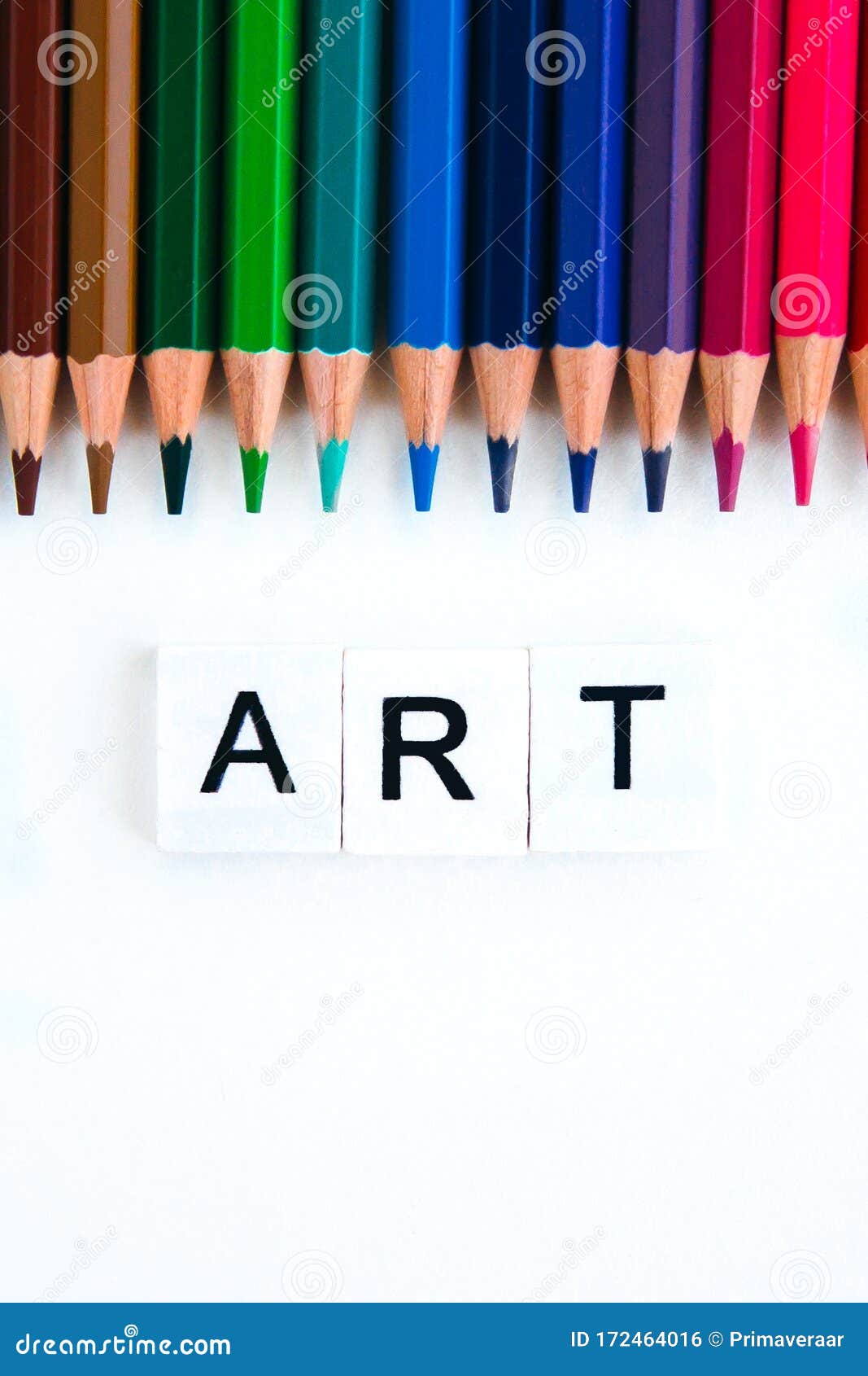 На белом фоне цветные карандаши Стоковое Фото - изображение насчитывающей  предмет, колеривщик: 172464016