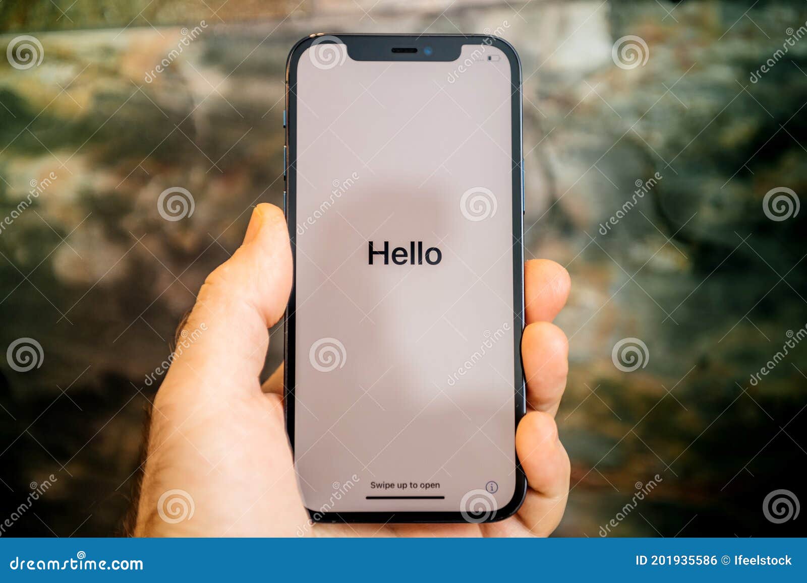 Новая модель смартфона 5g максимальная компьютерами Apple Iphone 12 Pro  Редакционное Фото - изображение насчитывающей профессионально, ново:  201935586