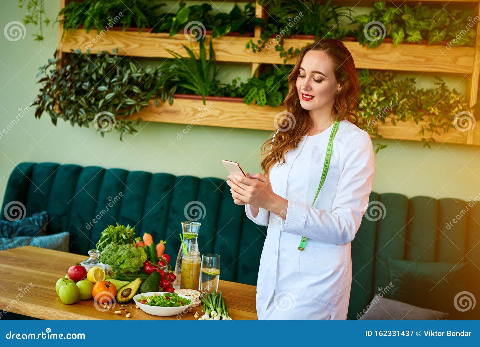 Девушка нутрициолог